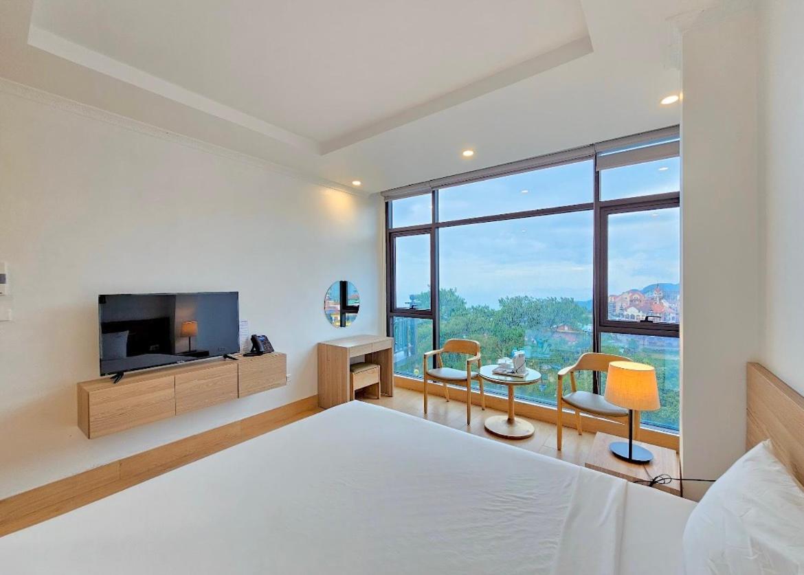 Deluxe King Room photo 3