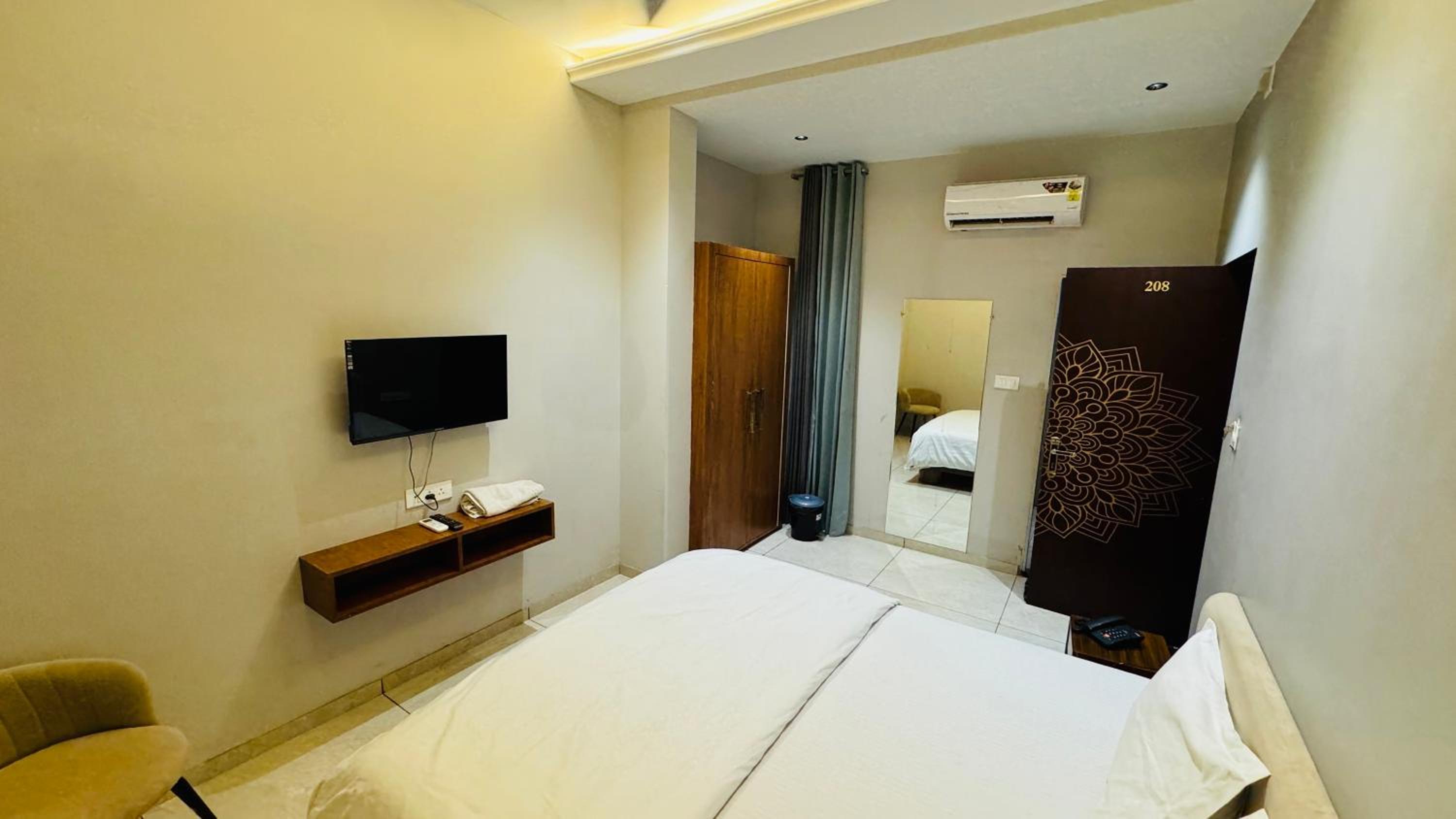 Deluxe Room - Photo 1