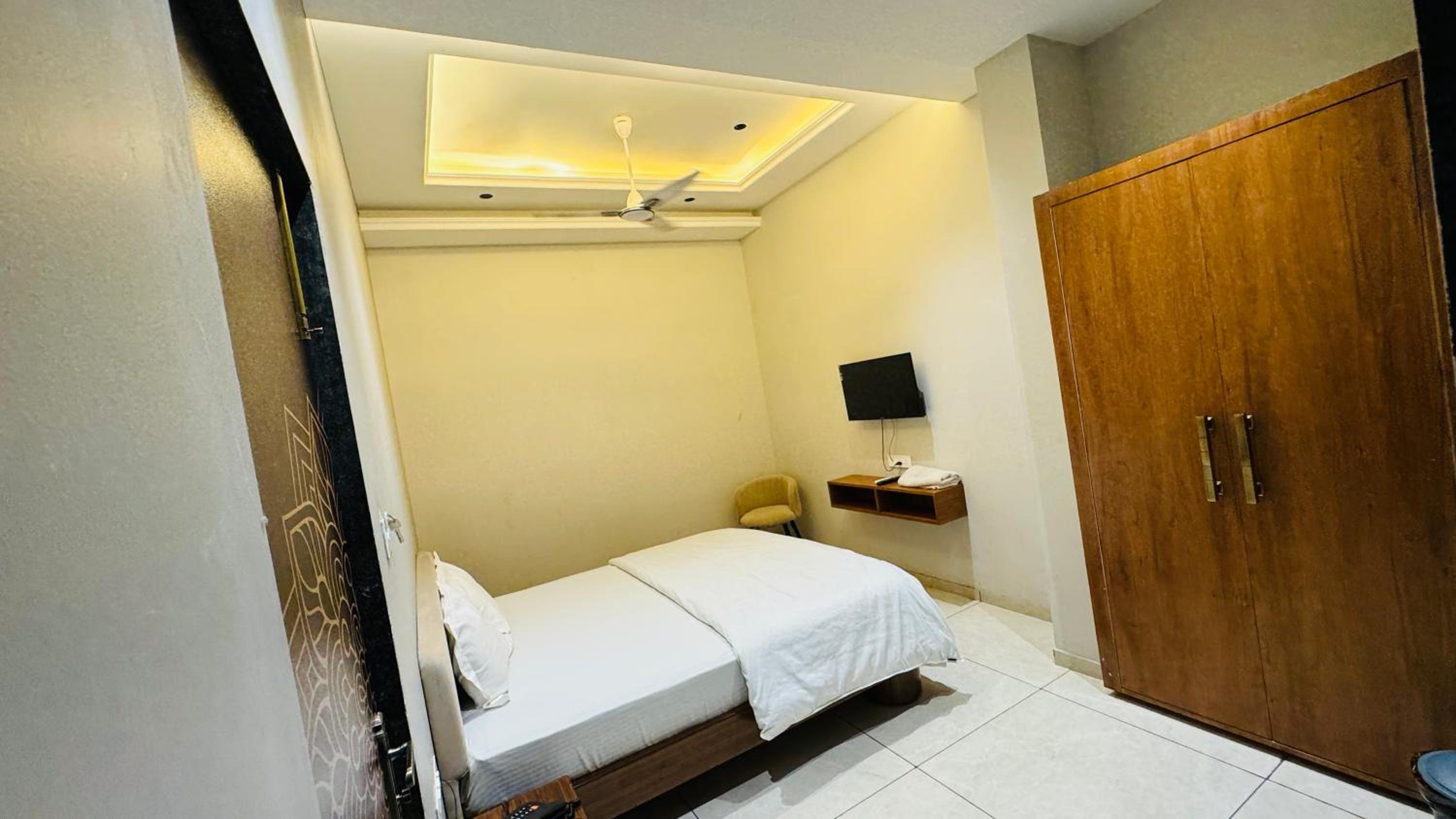 Deluxe Room - Photo 4