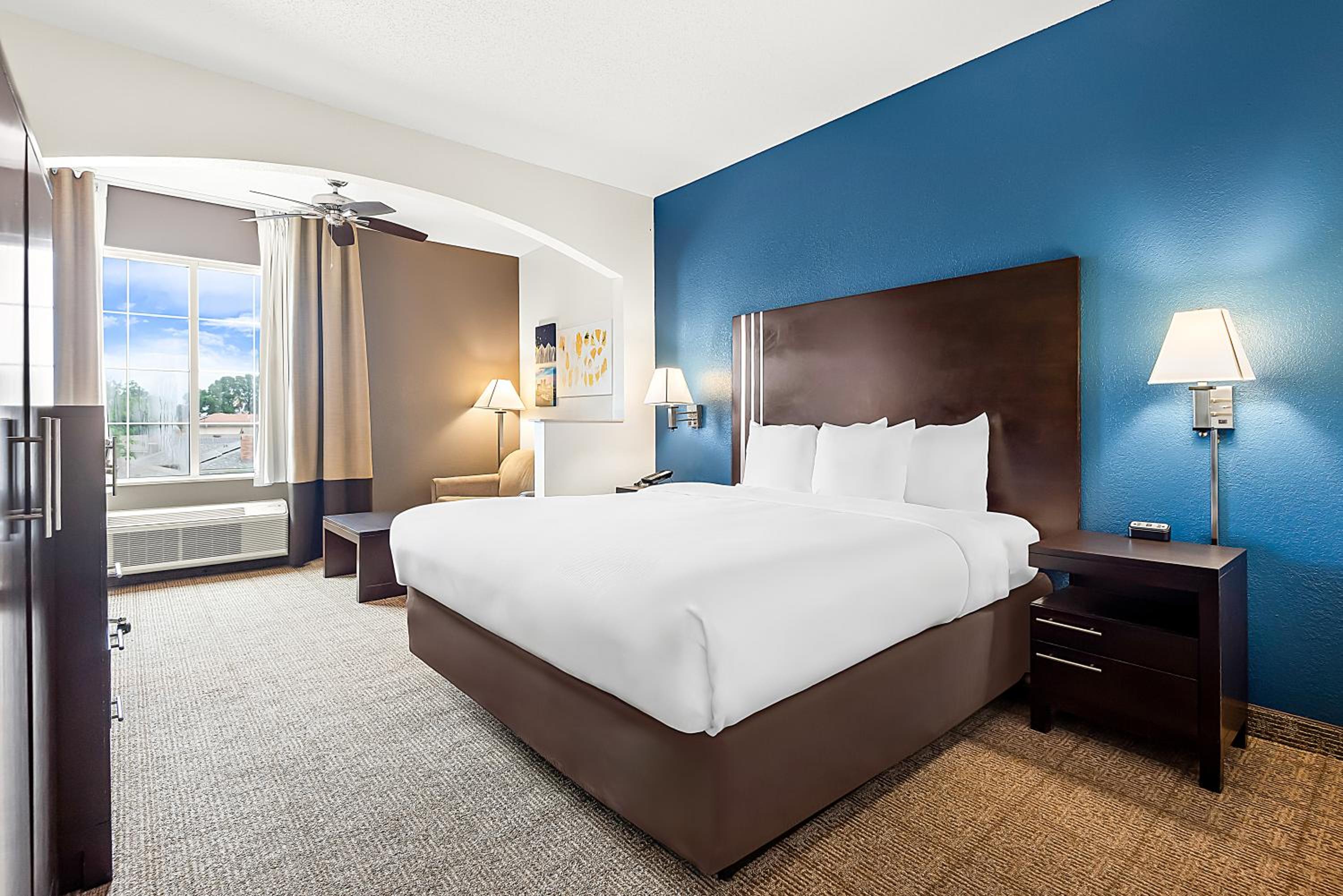 King Suite - Accessible/Non-Smoking - Photo 1
