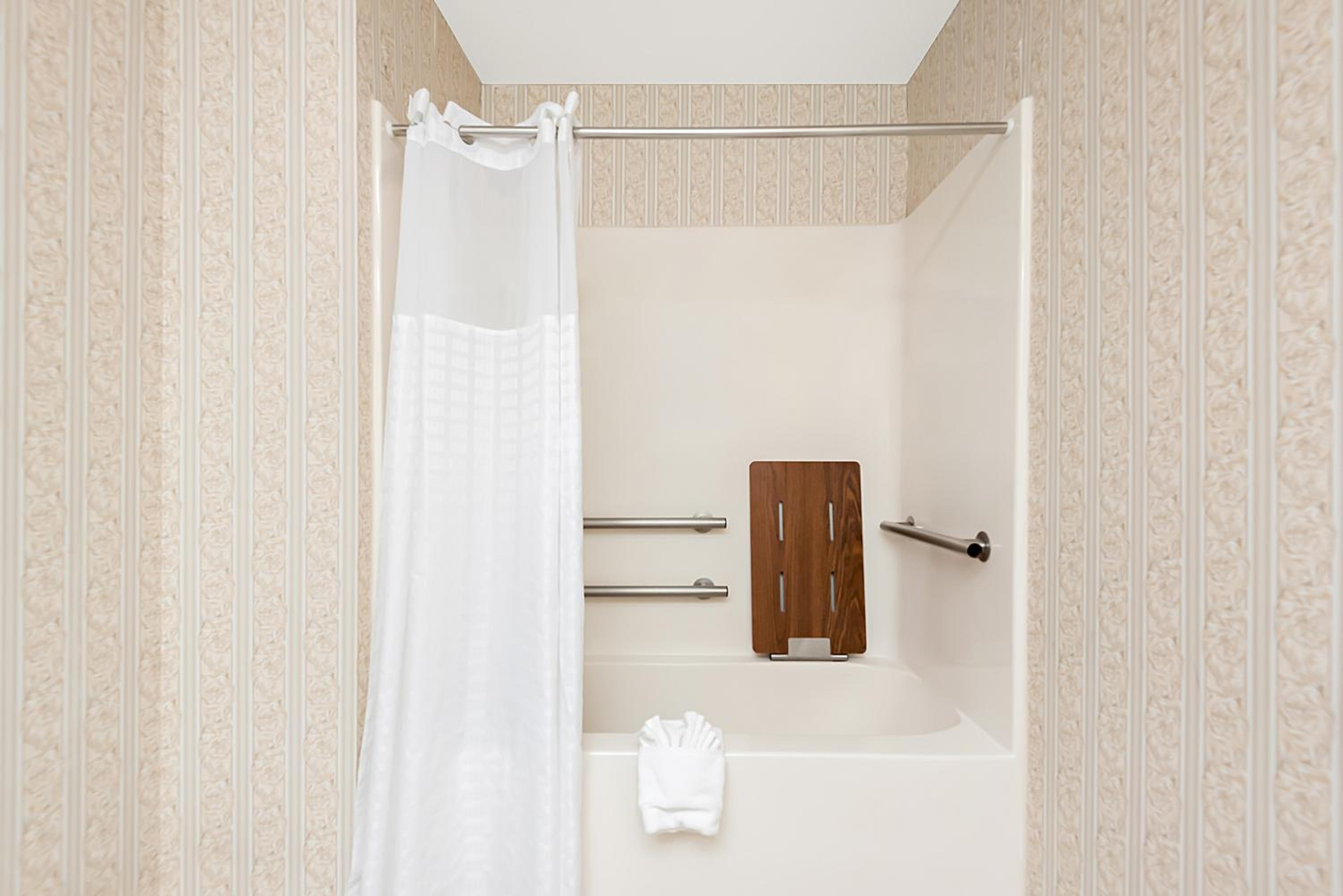 King Suite - Accessible/Non-Smoking - Photo 3