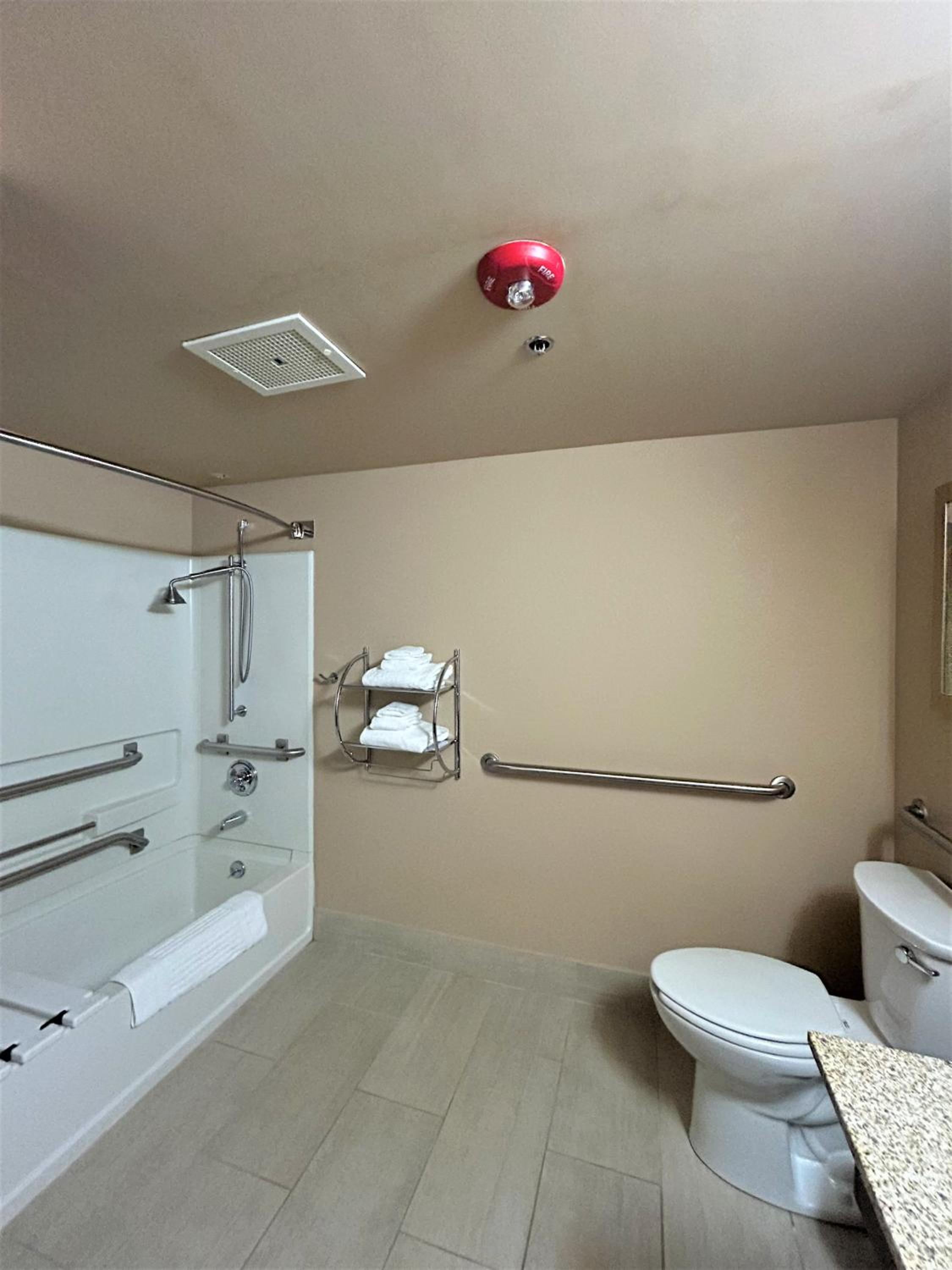 King Room - Accessible/Non Smoking - Photo 10