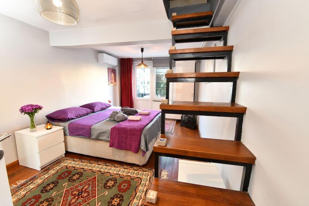 One-Bedroom Apartment photo 2