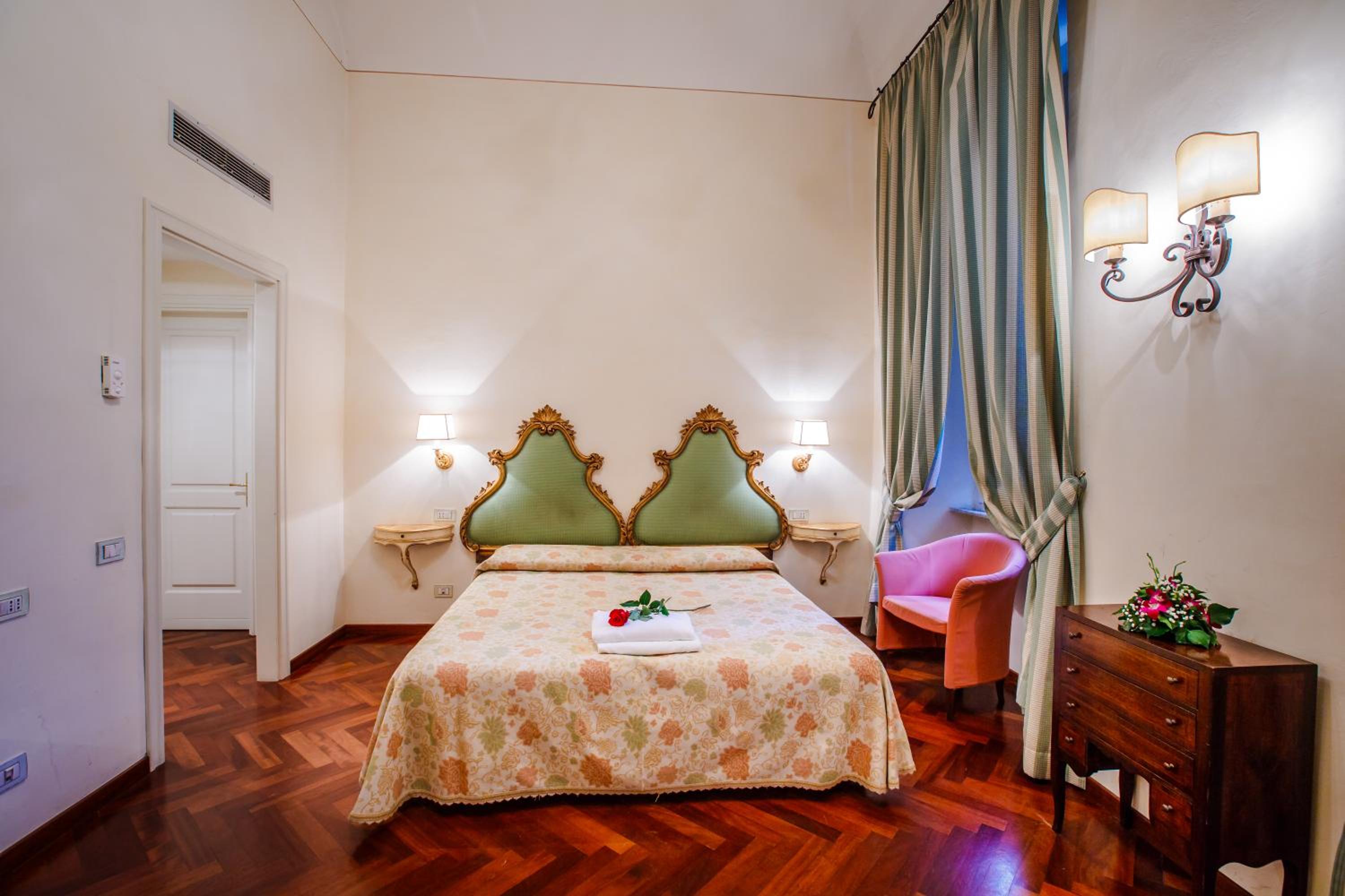 Standard Double Room - Photo 1