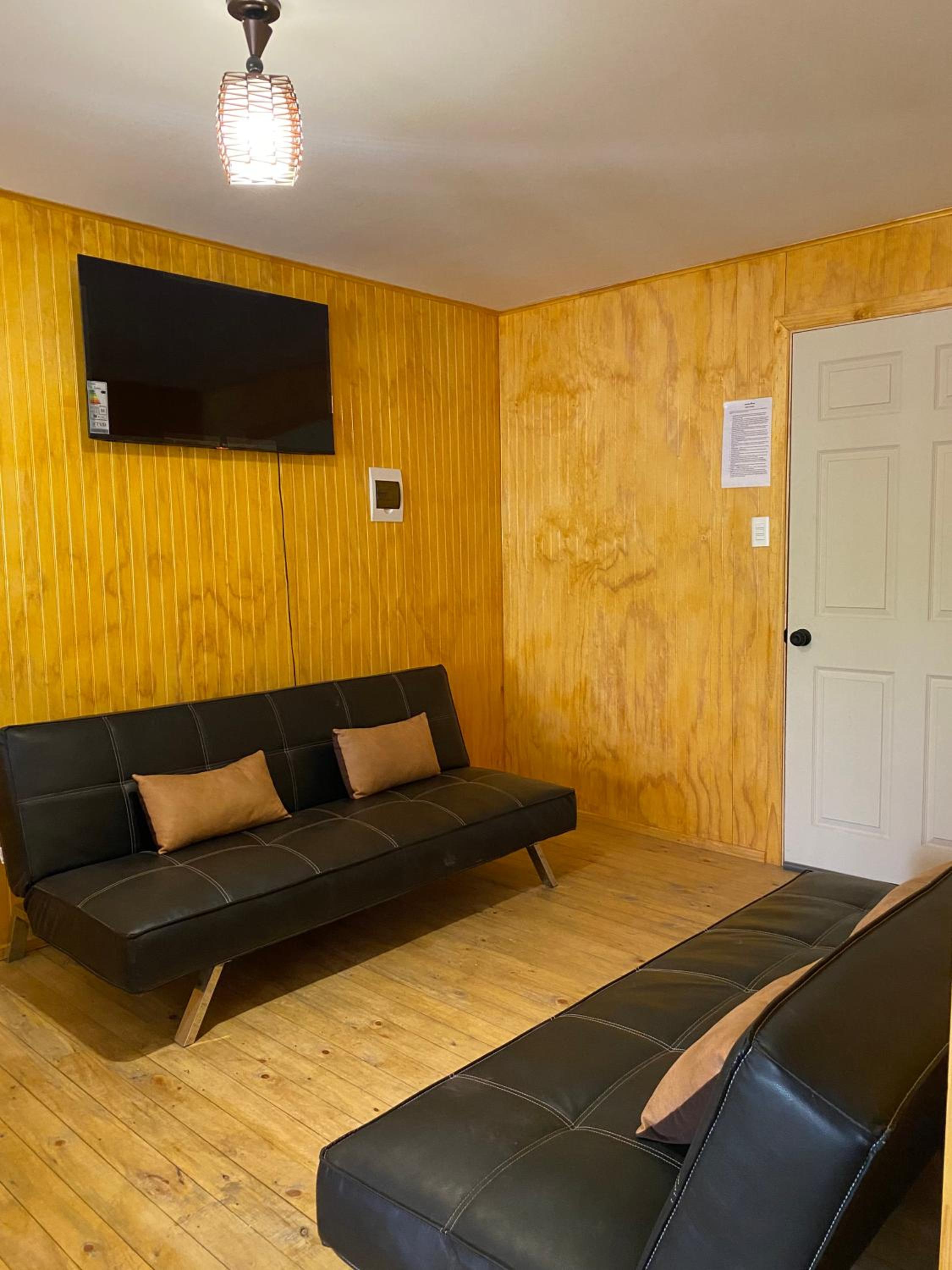 Five-Bedroom House photo 1