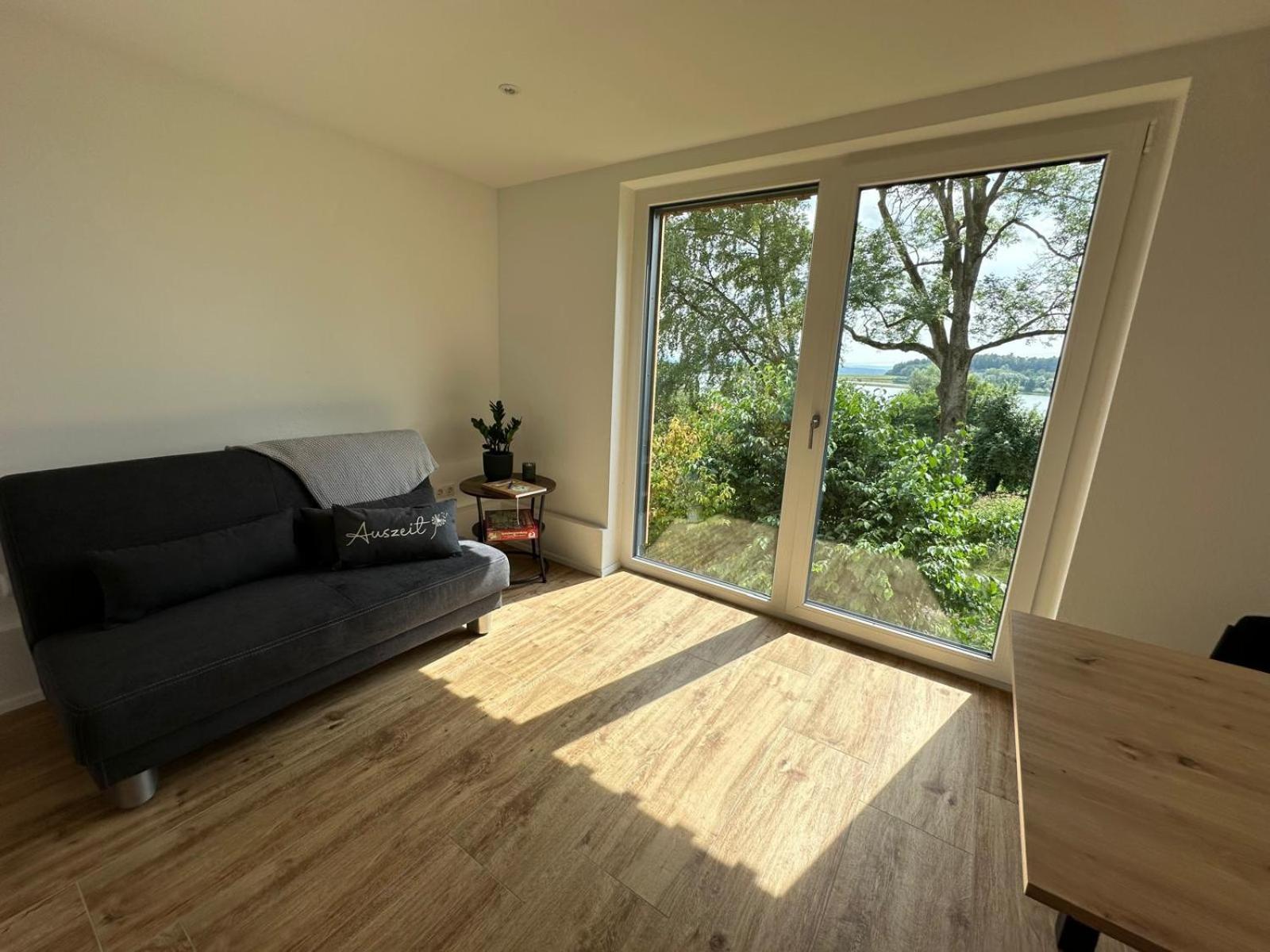One-Bedroom Apartment with Terrace photo 3