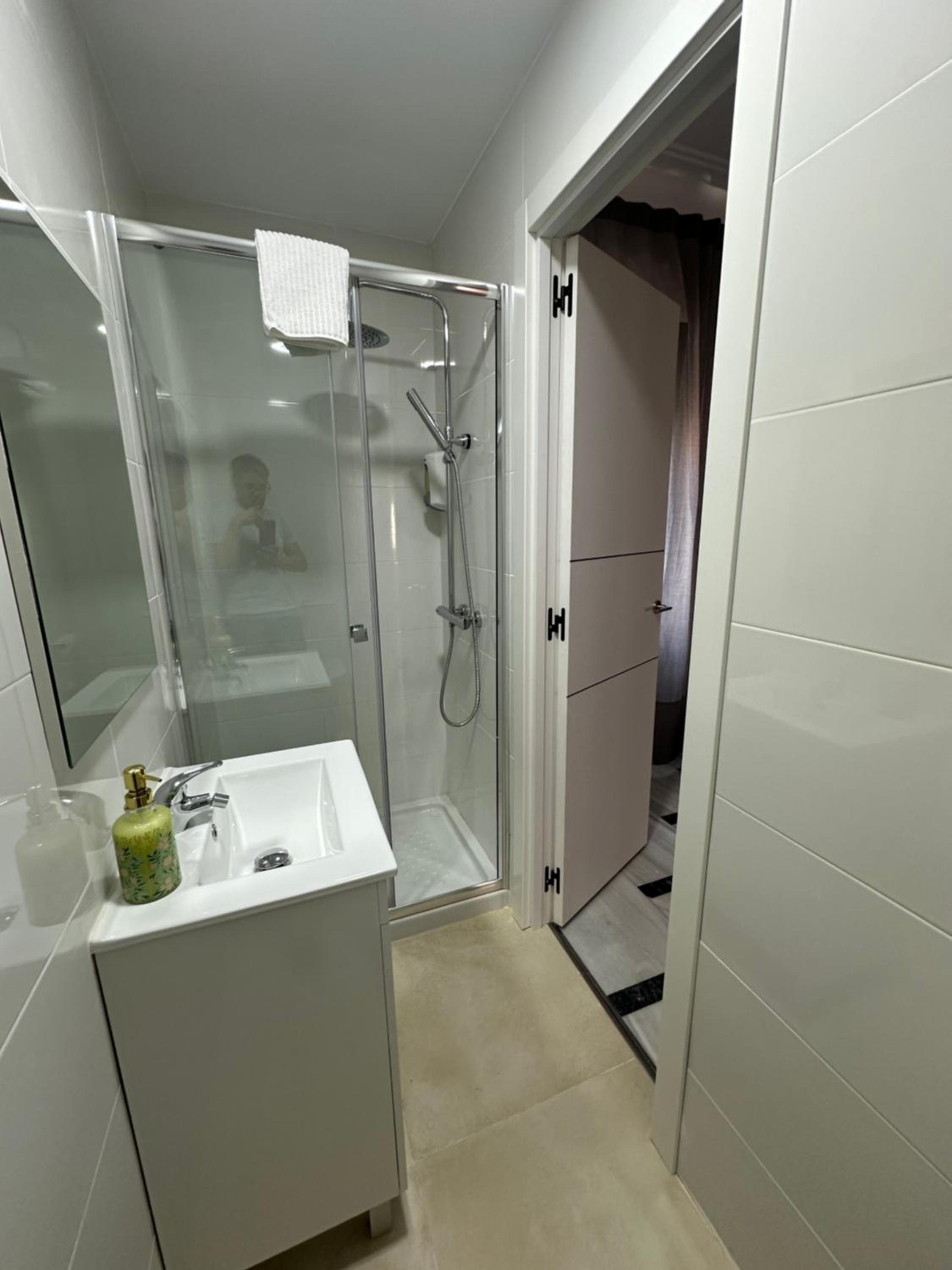 Double Room with Private Bathroom - Photo 5
