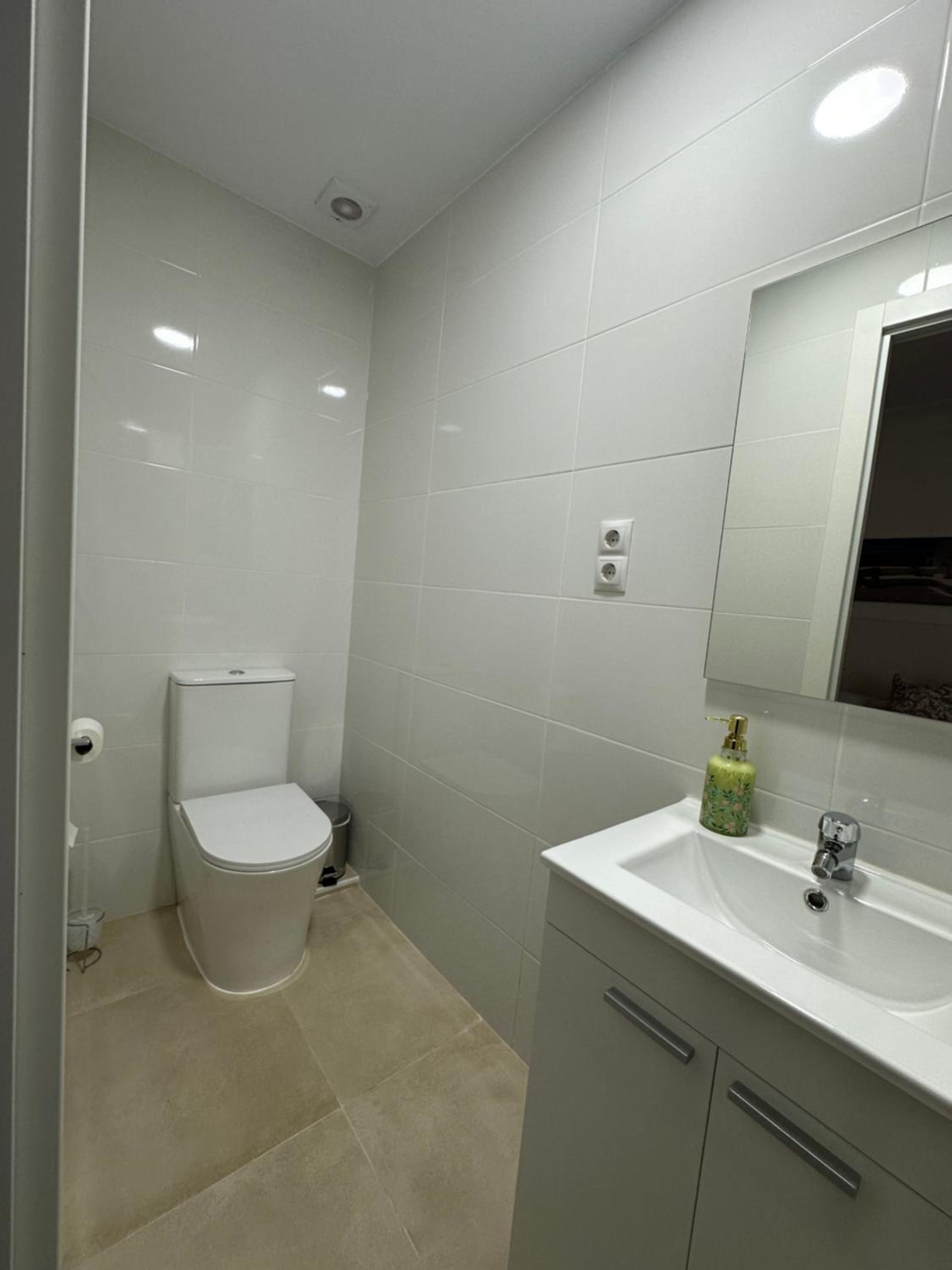 Double Room with Private Bathroom - Photo 4