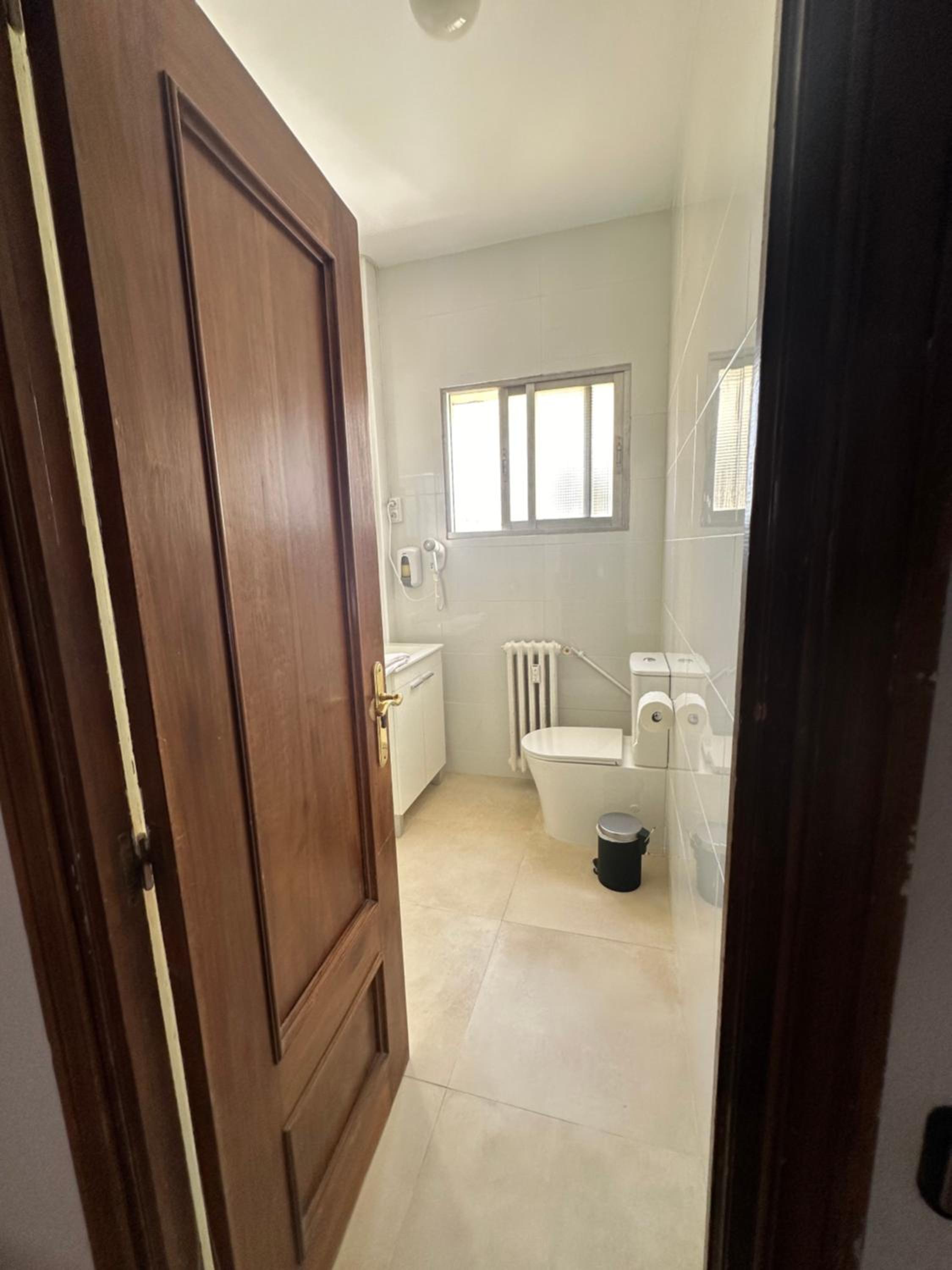 Double Room with Private Bathroom - Photo 7