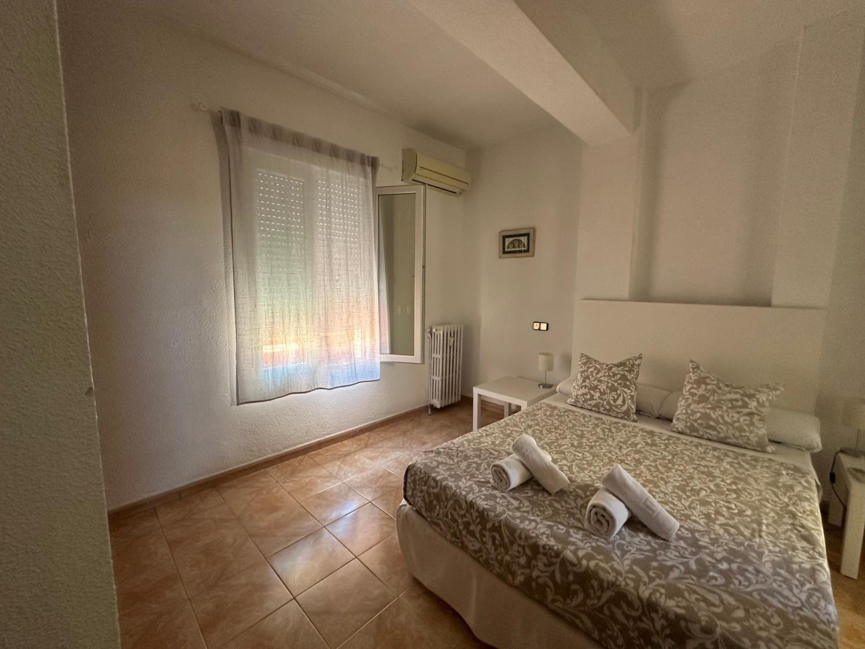 Double Room with Private Bathroom - Photo 8