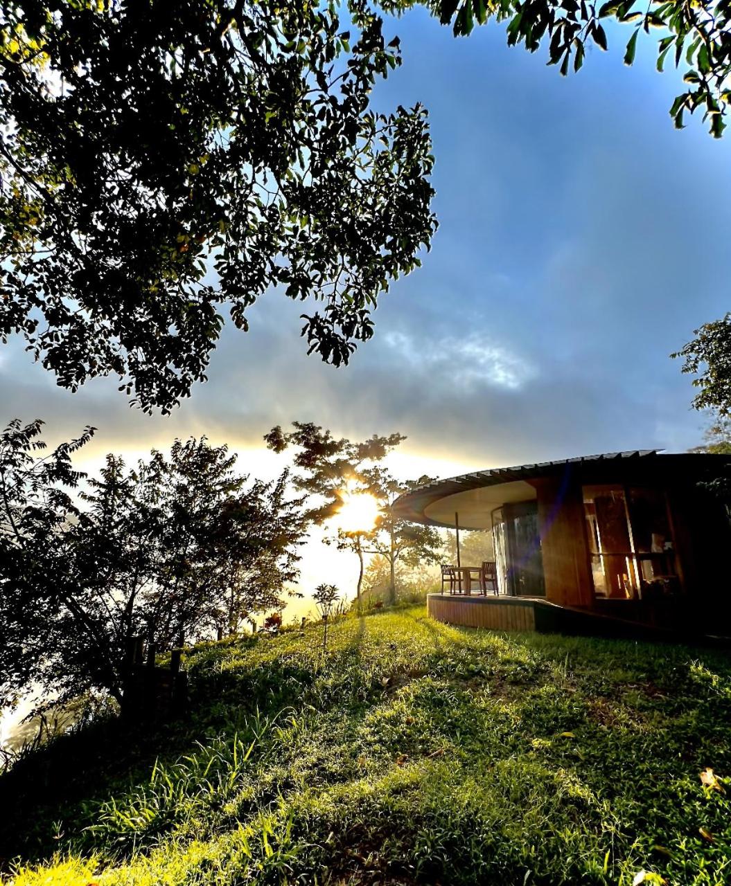 One-Bedroom Apartment with Balcony and Mountain View   photo 2