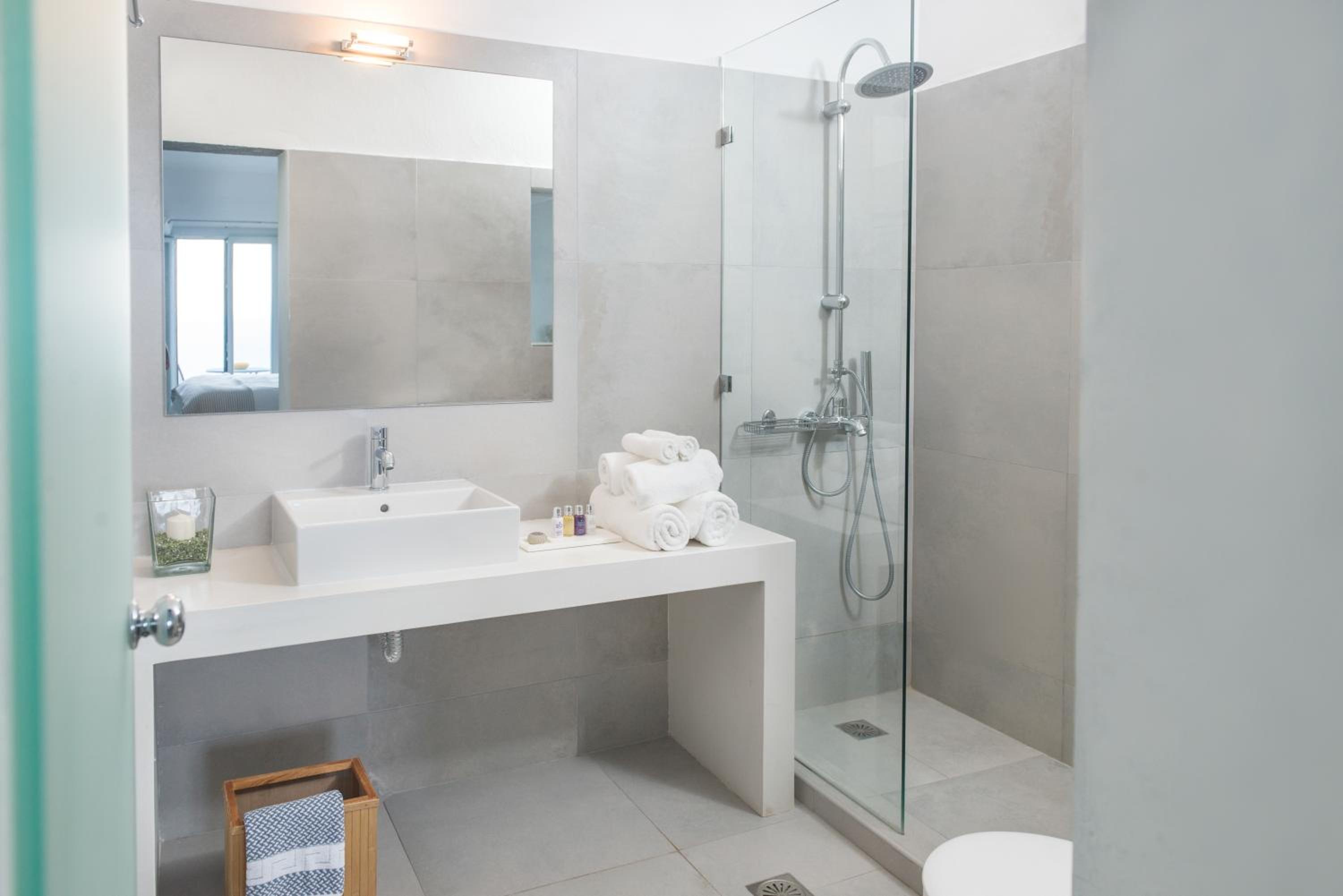 Superior Room with Sea View - Photo 8