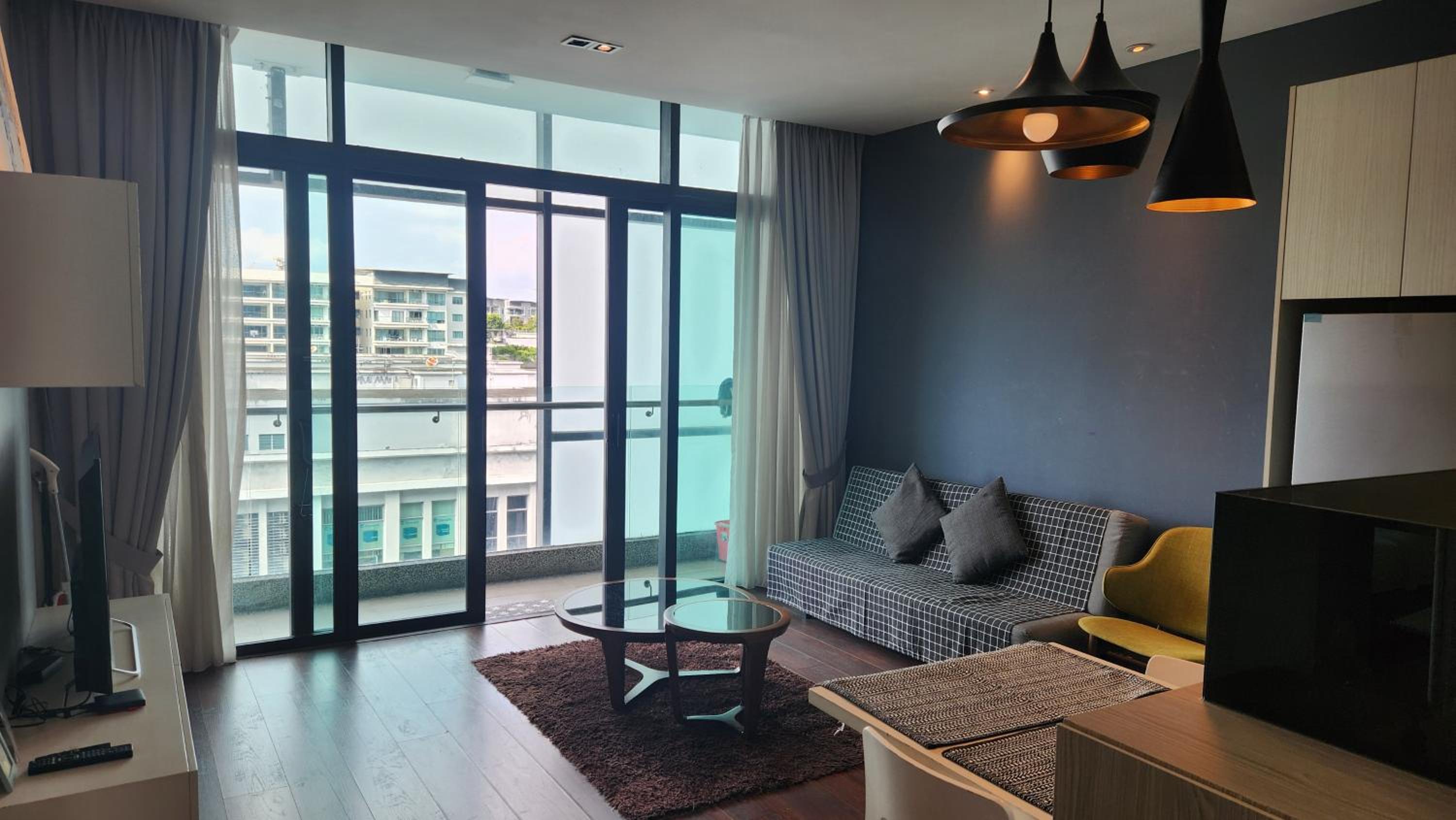 One-Bedroom Apartment - Photo 1