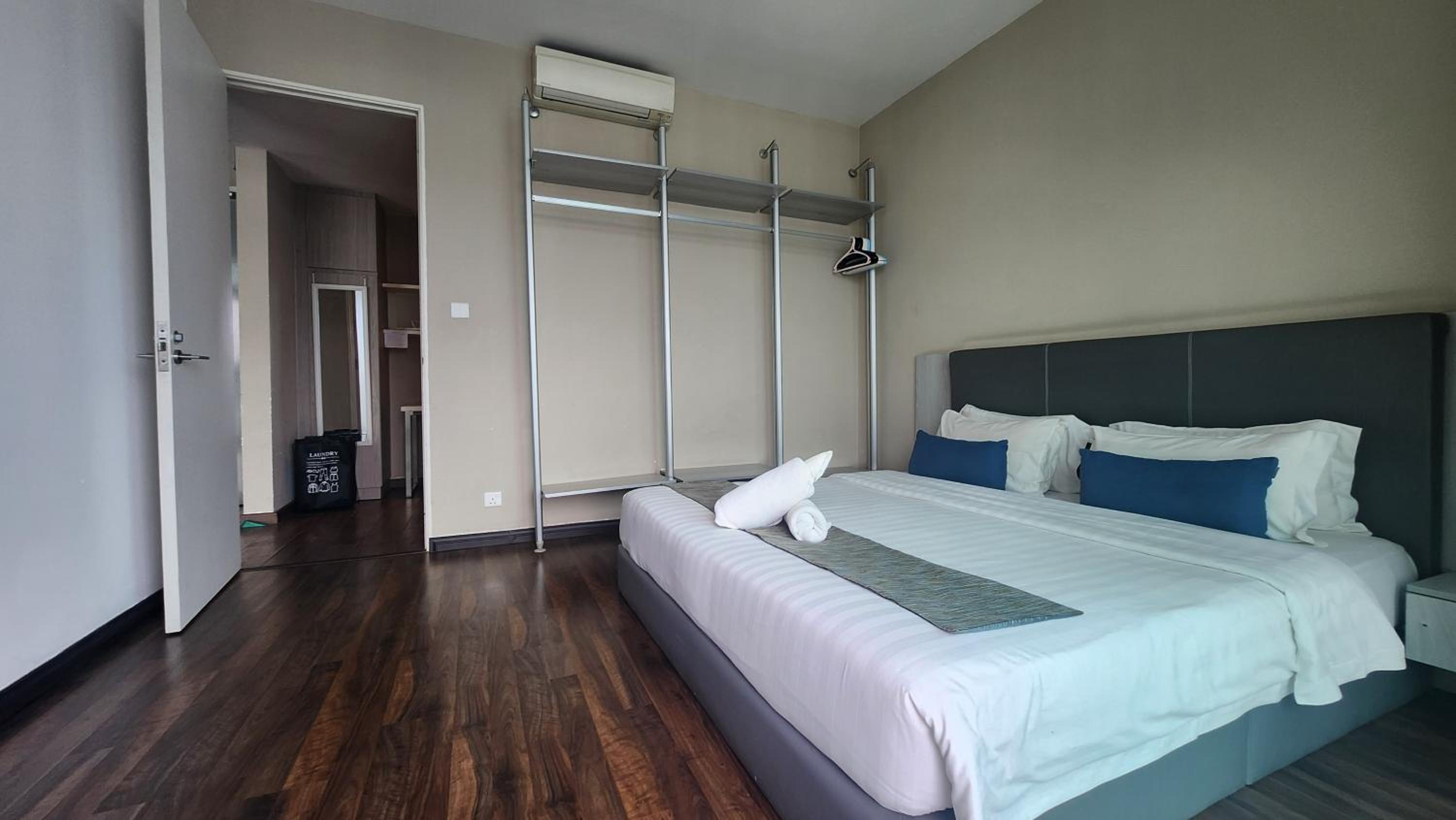 One-Bedroom Apartment - Photo 11
