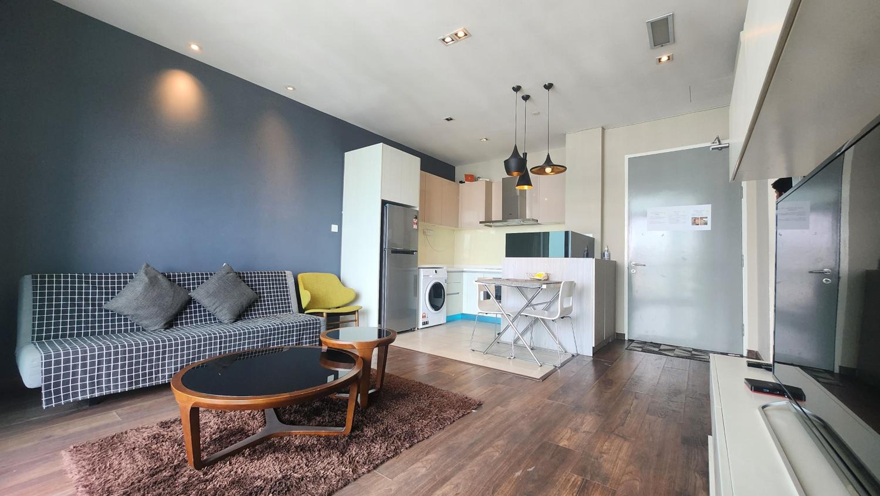 One-Bedroom Apartment - Photo 2