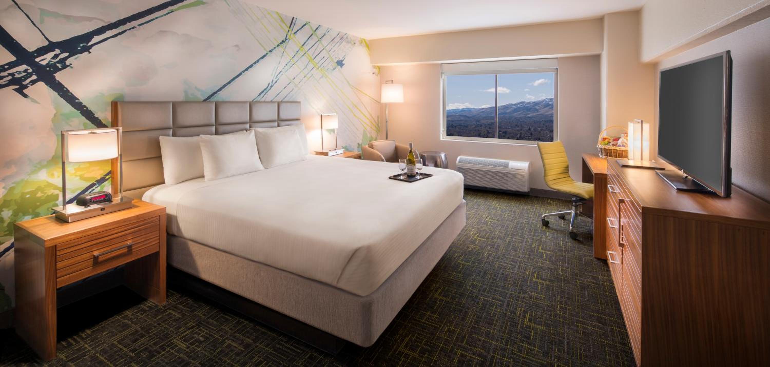 Sky Tower, Premium Room, 1 King, Mountain View - Photo 6