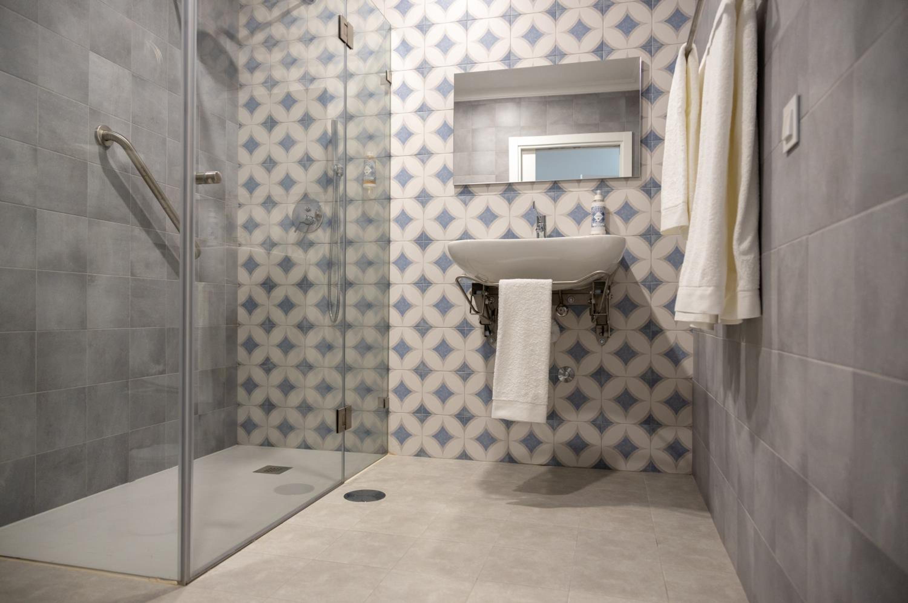 Suite - Photo 3