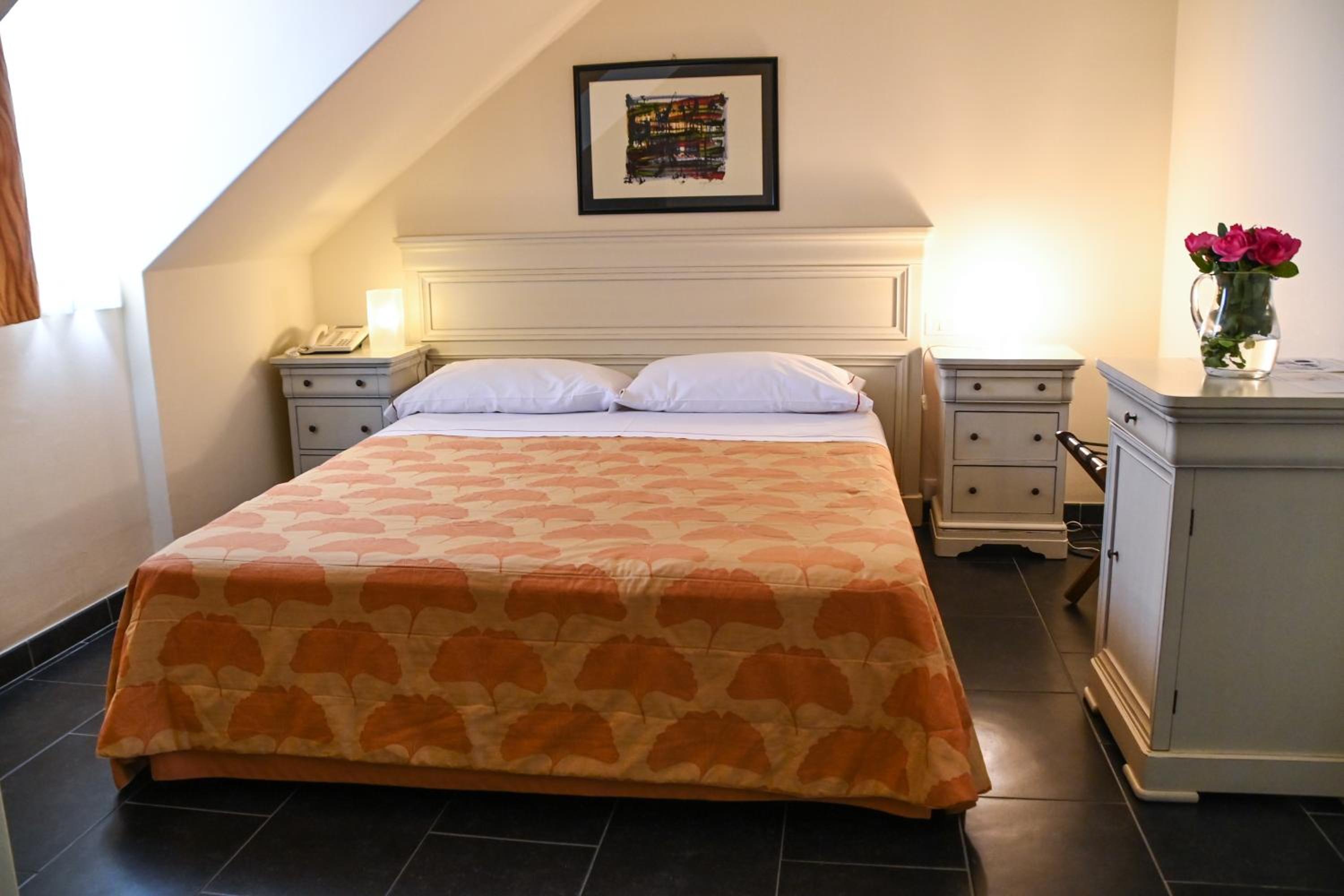 Large Single Room - Attic photo 1