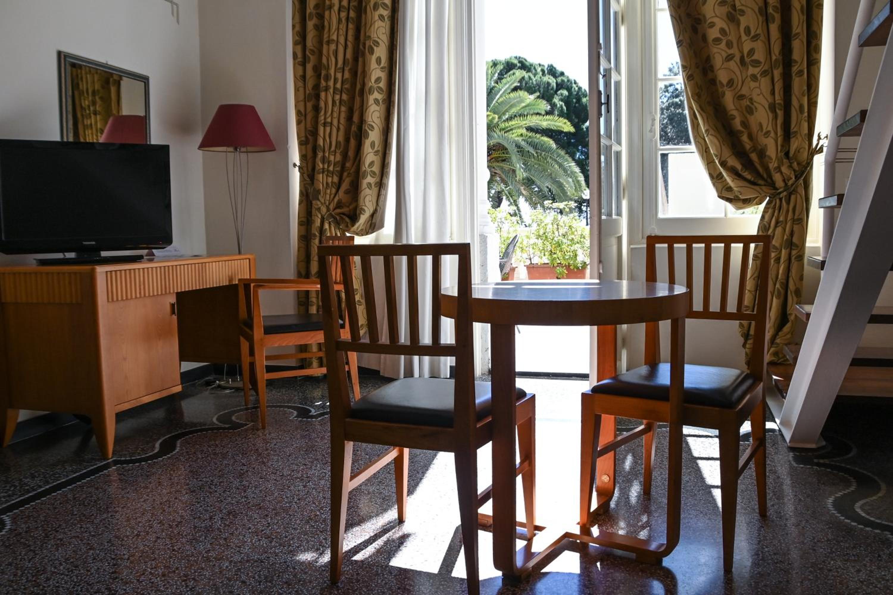 Luxury Triple Room photo 2
