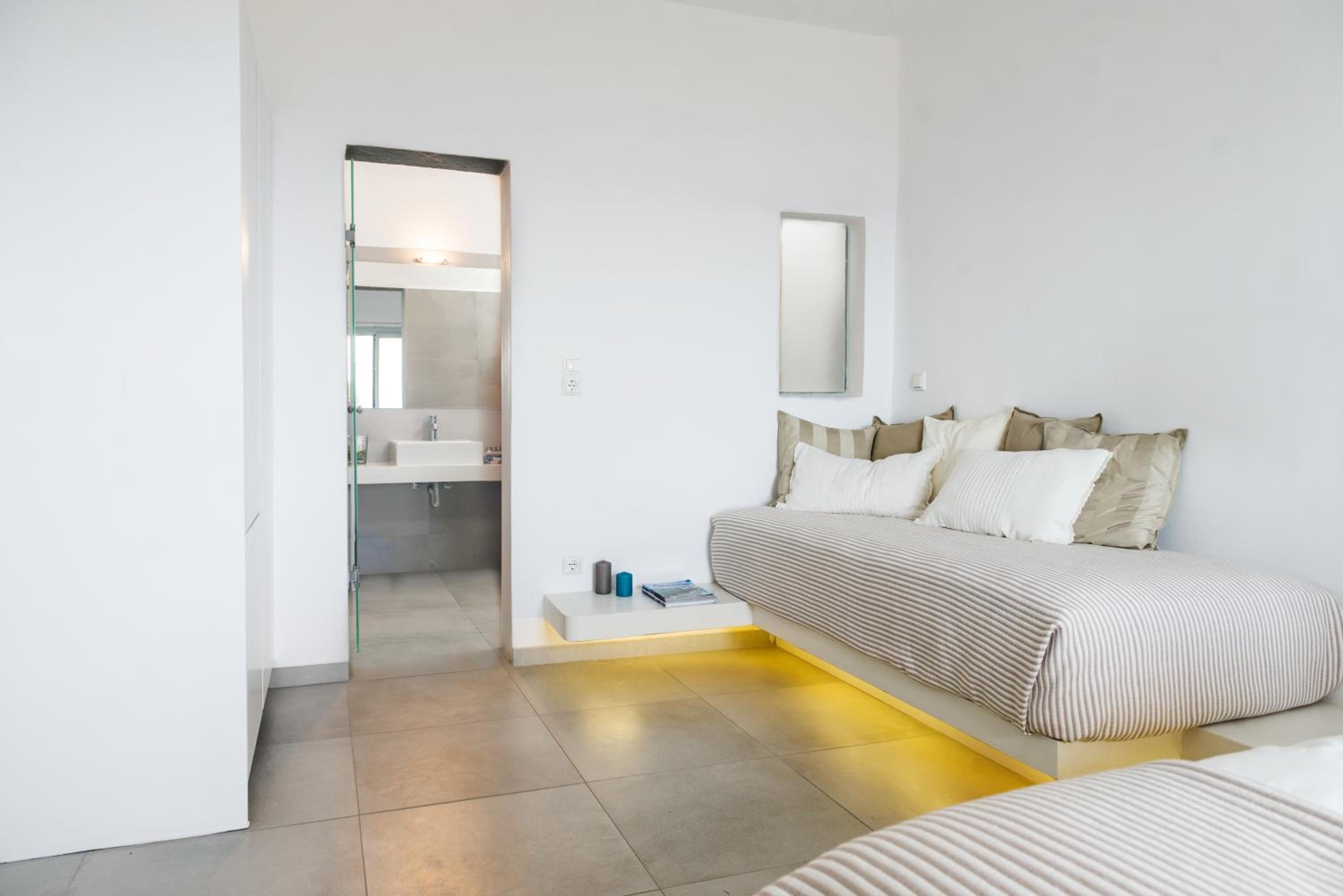Superior Room with Sea View - Photo 4