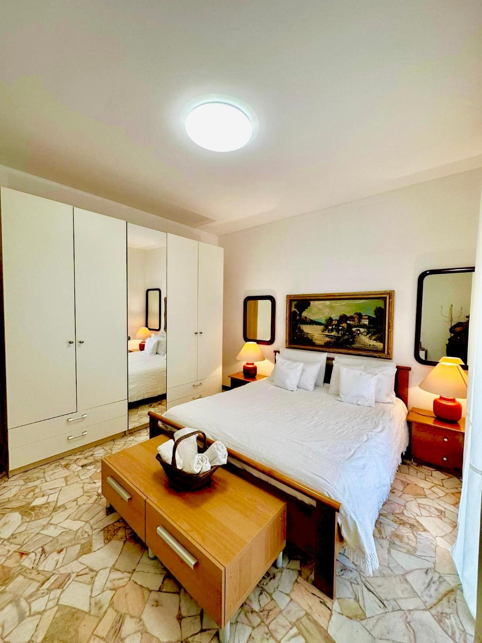 One-Bedroom Apartment with Balcony photo 1