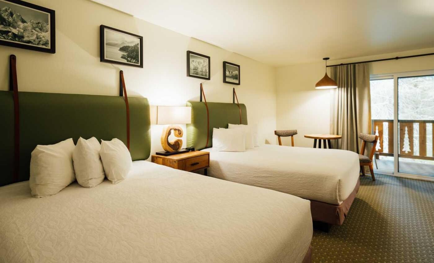 Deluxe Queen Room with Two Queen Beds photo 3