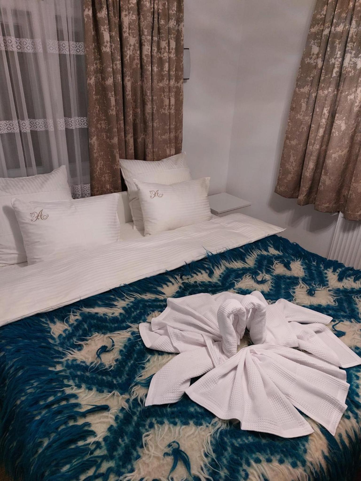 Standard Double Room With Shared Bathroom photo 2