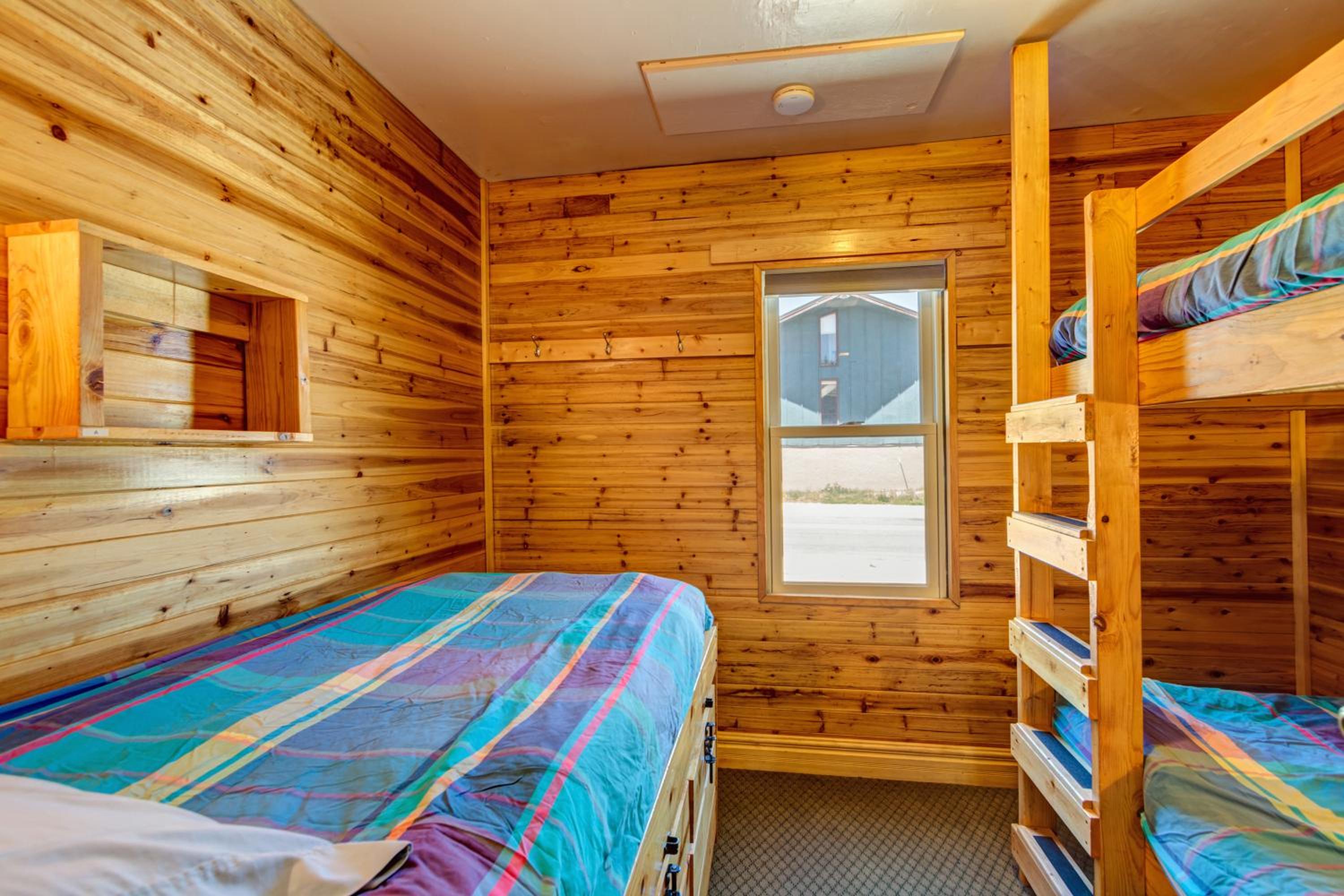 Single Bed in Mixed Dormitory Room photo 1
