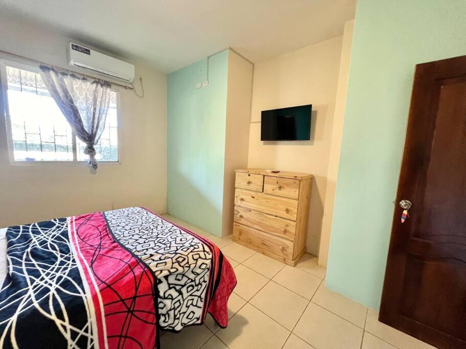 One-Bedroom House photo 1