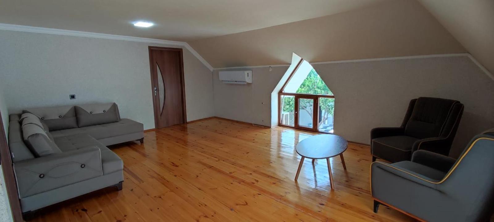 Four-Bedroom House photo 2