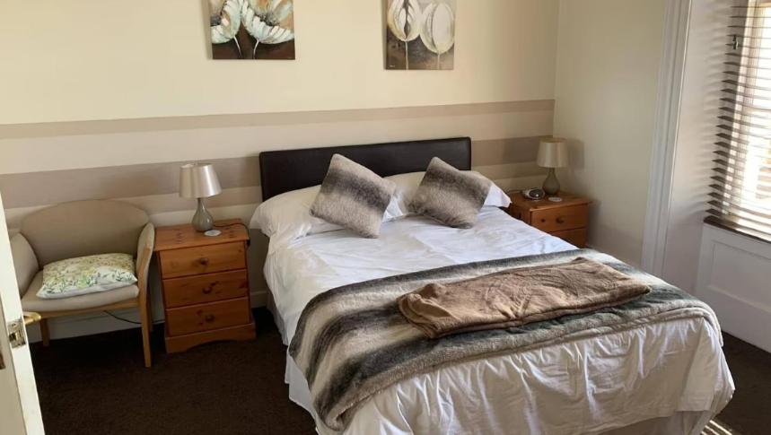 Double Room with Private Bathroom - Photo 2