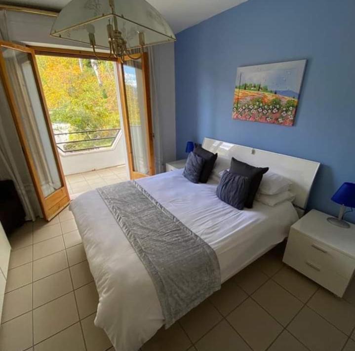 Double Room With Shared Bathroom photo 1