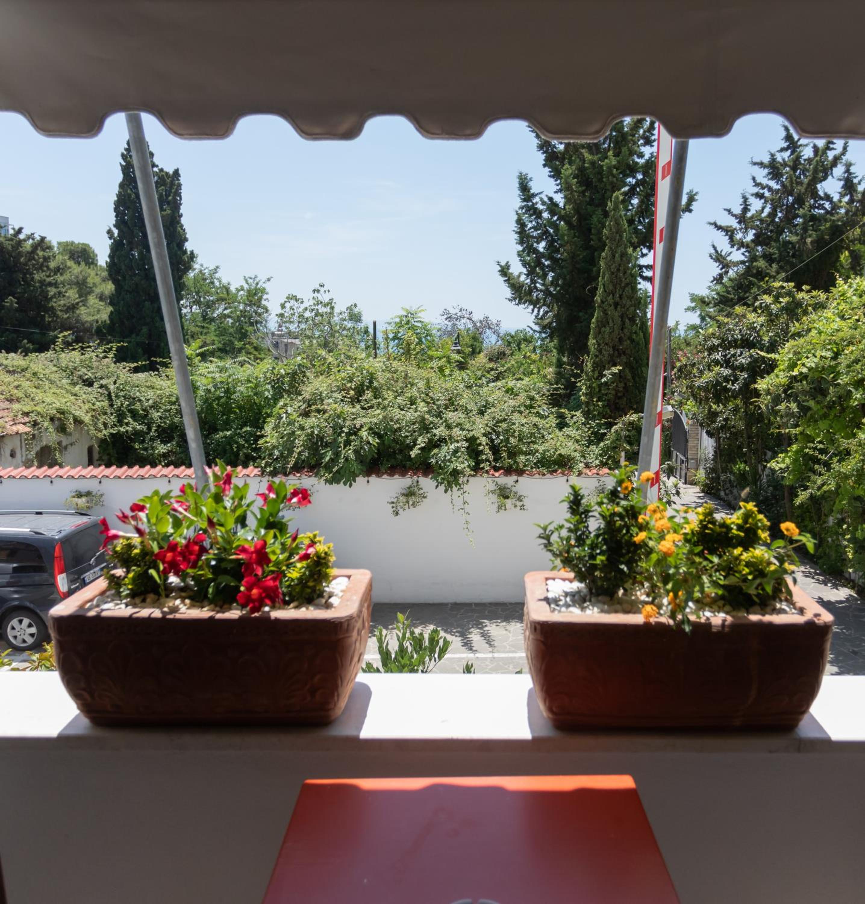 Deluxe Double Room with Balcony and Sea View photo 2