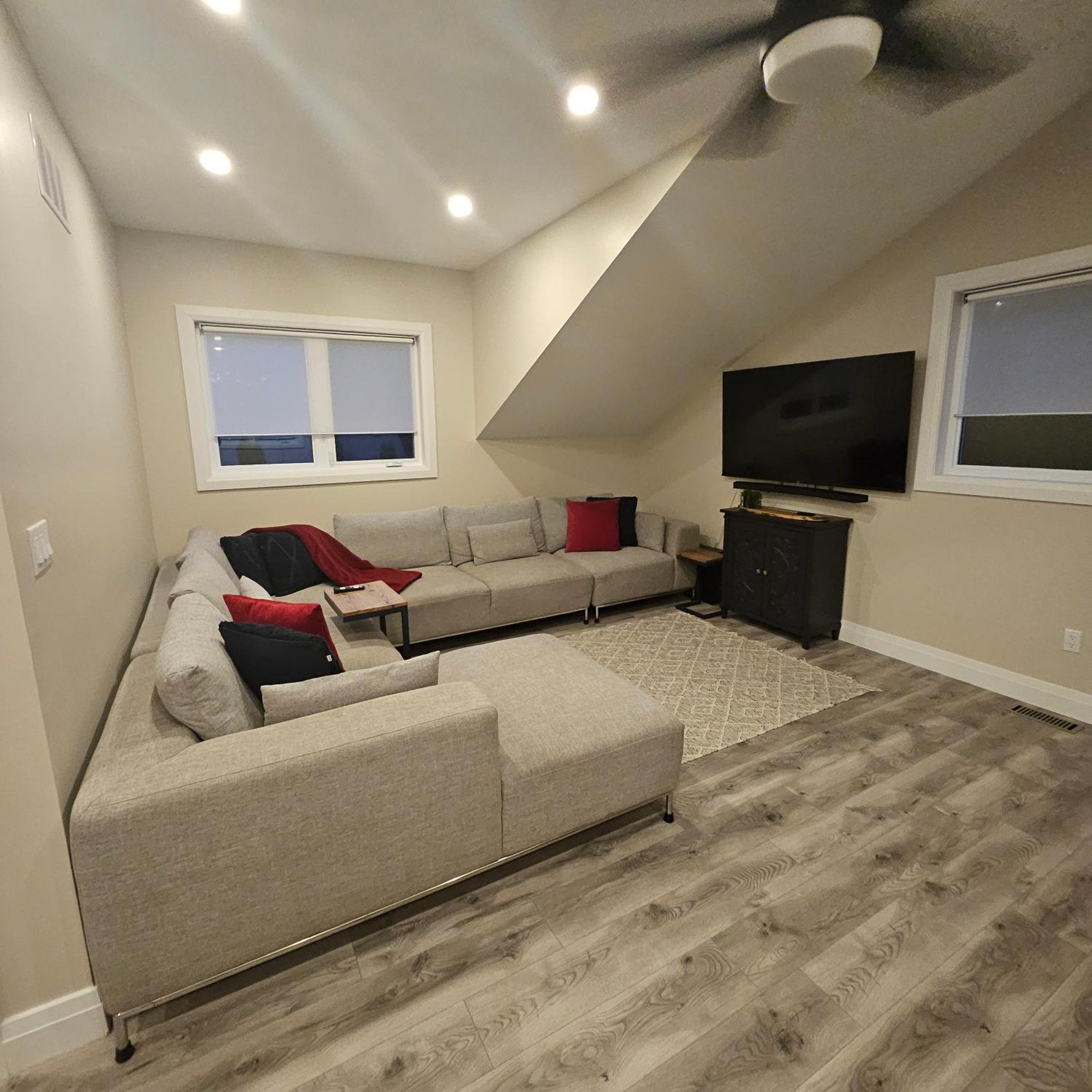 Deluxe King Suite