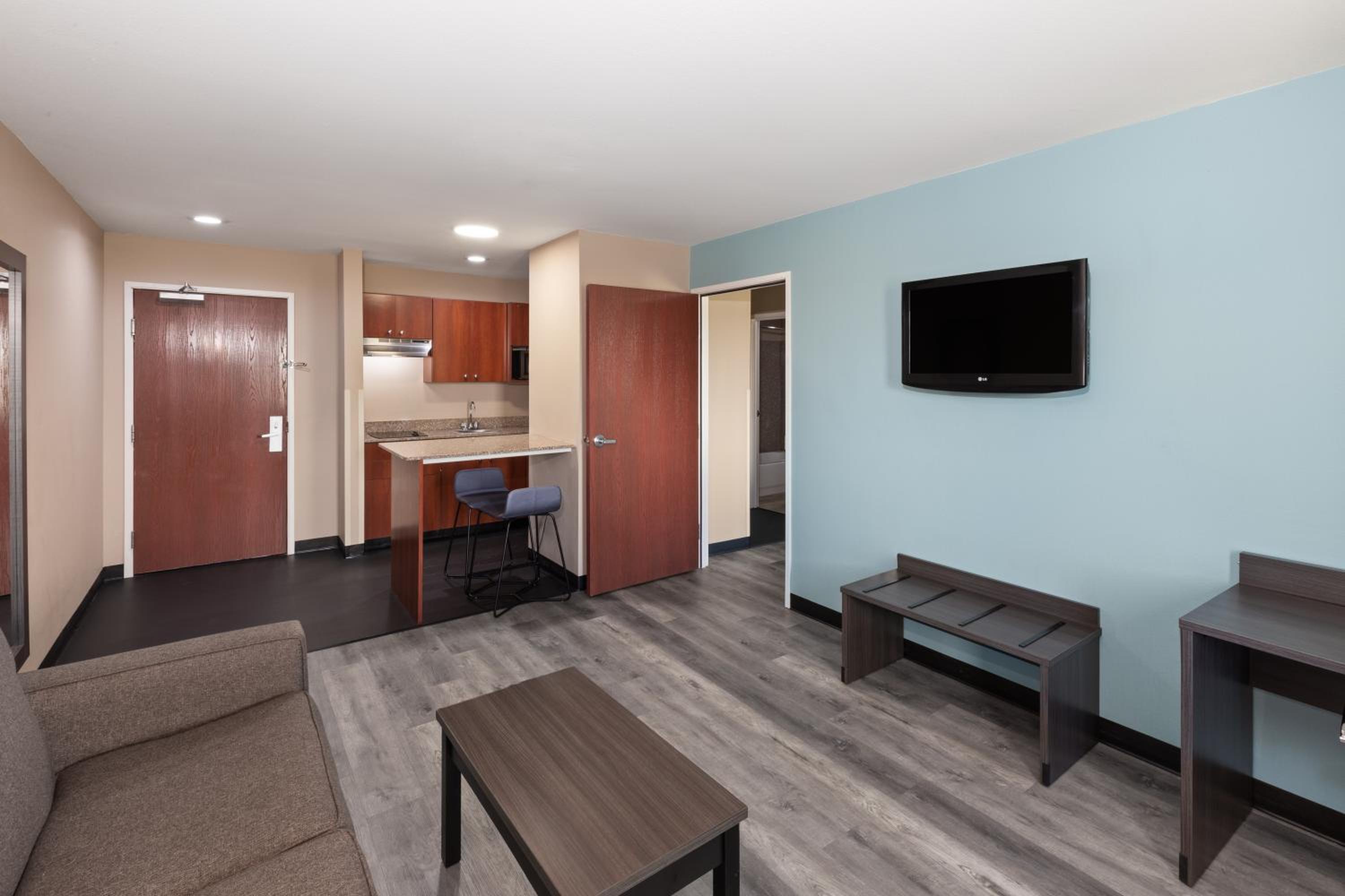 King Studio Suite - Non-Smoking - Photo 5
