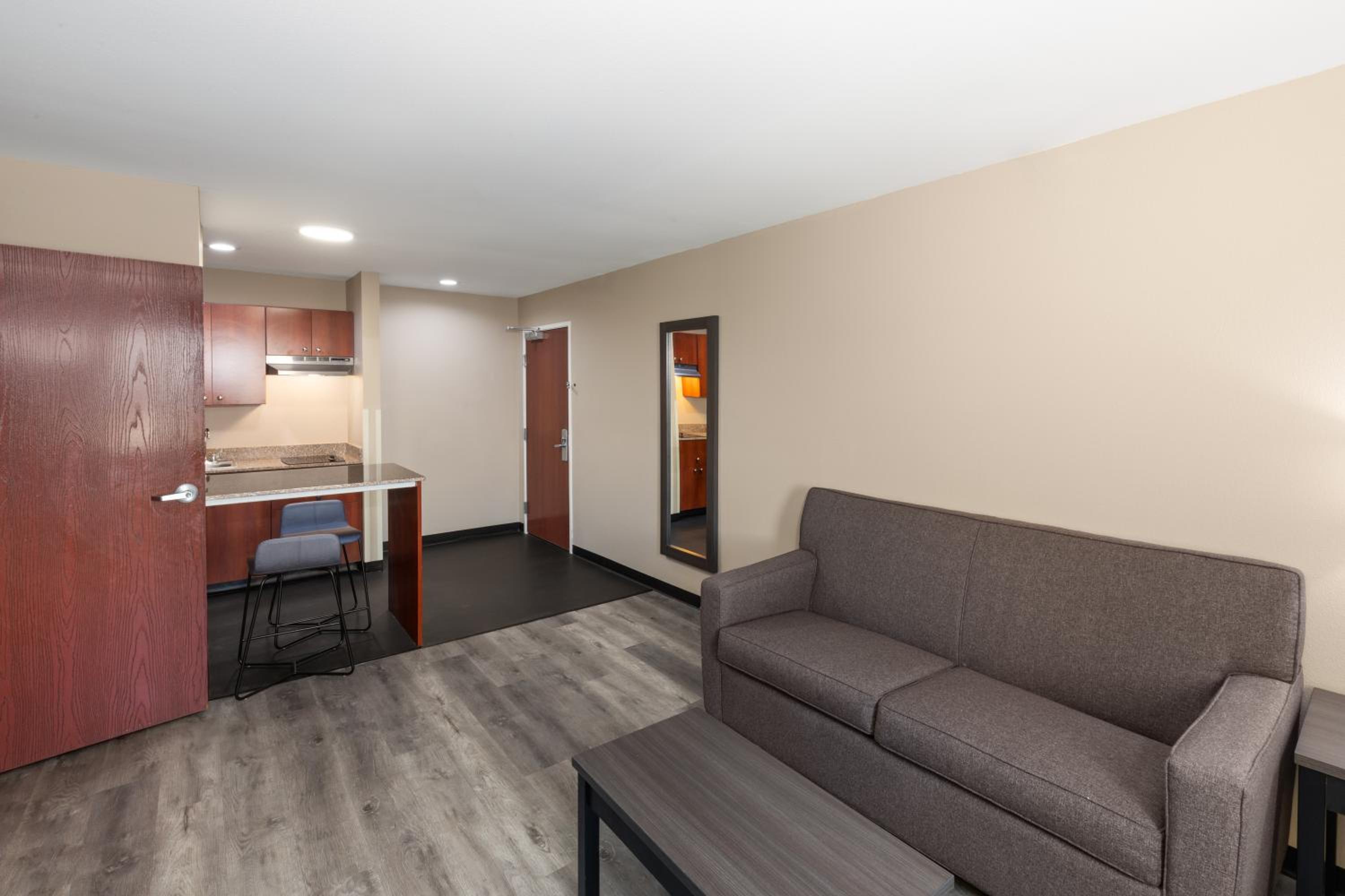 King Studio Suite - Non-Smoking - Photo 4