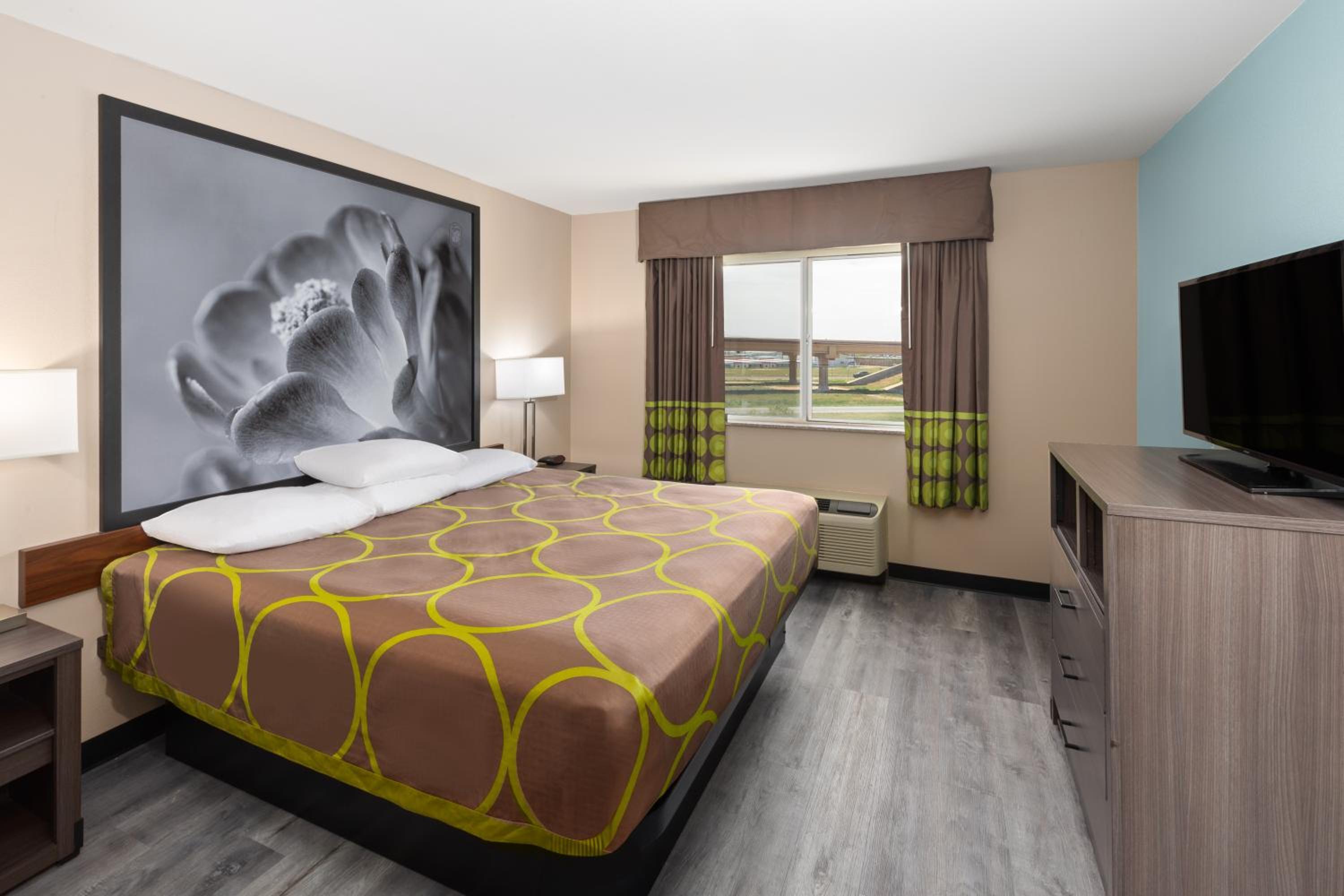 King Studio Suite - Non-Smoking - Photo 2