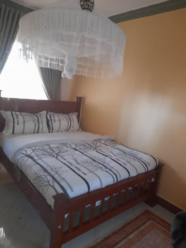 Queen Room with Balcony photo 2