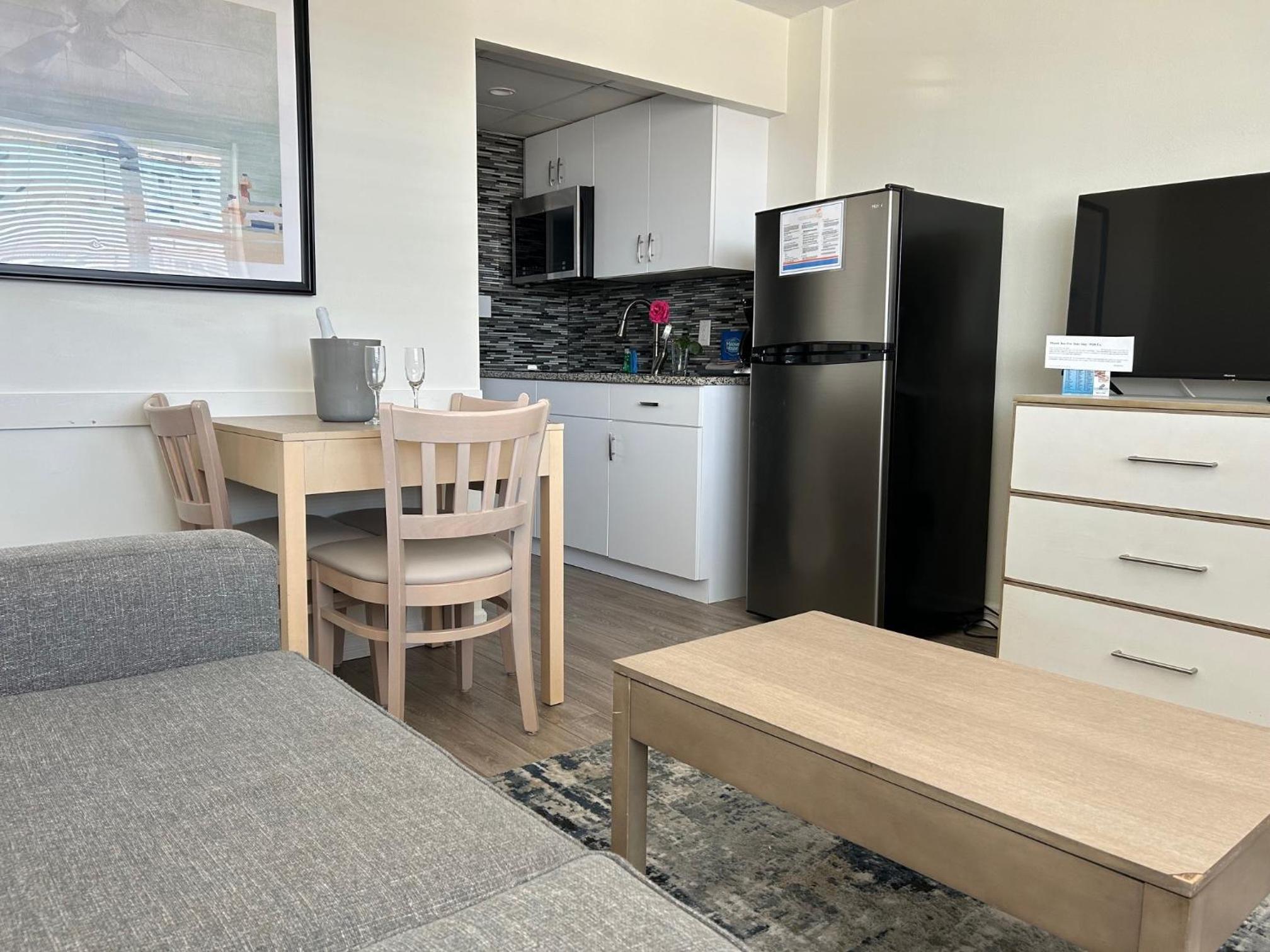 One Bedroom Suite  - Photo 5