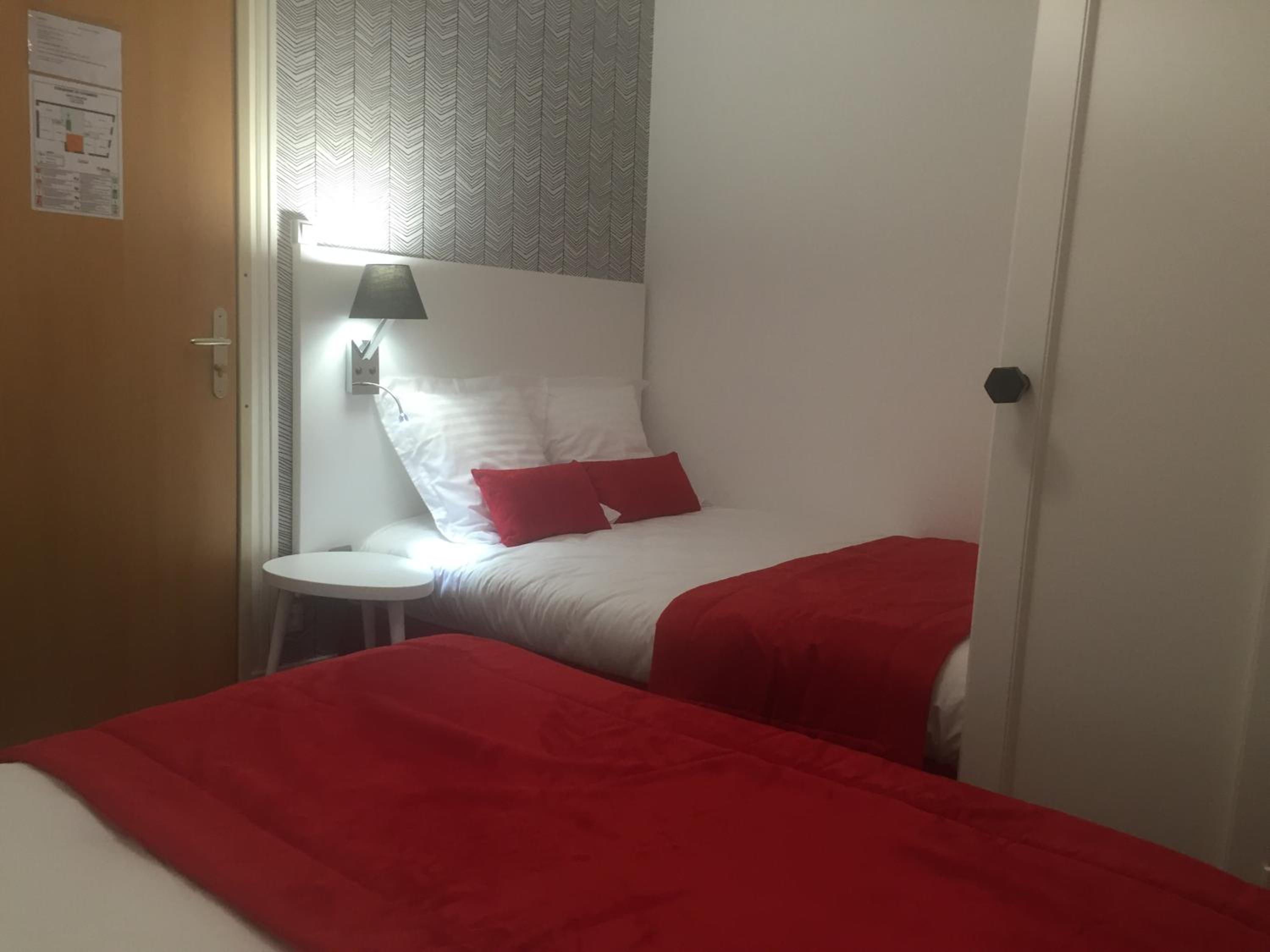 Family Room (4 Adults) 2 beds 140 photo 1
