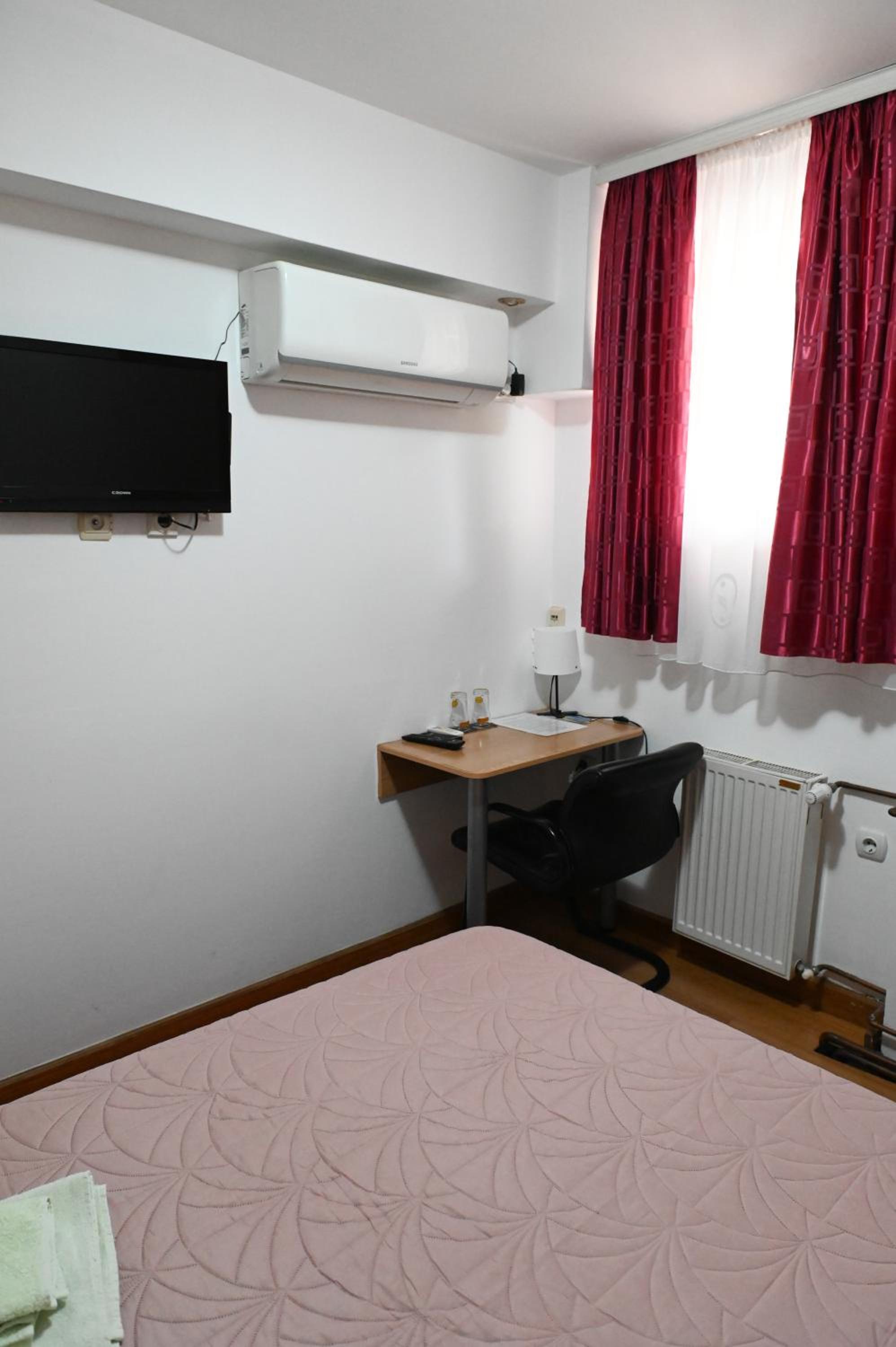 Economy Double Room photo 2