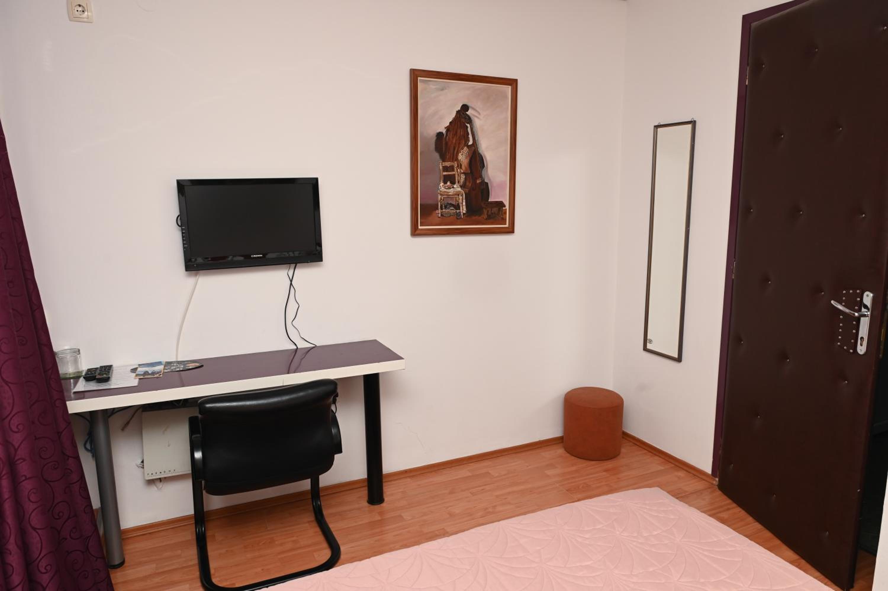 Economy Double Room photo 1