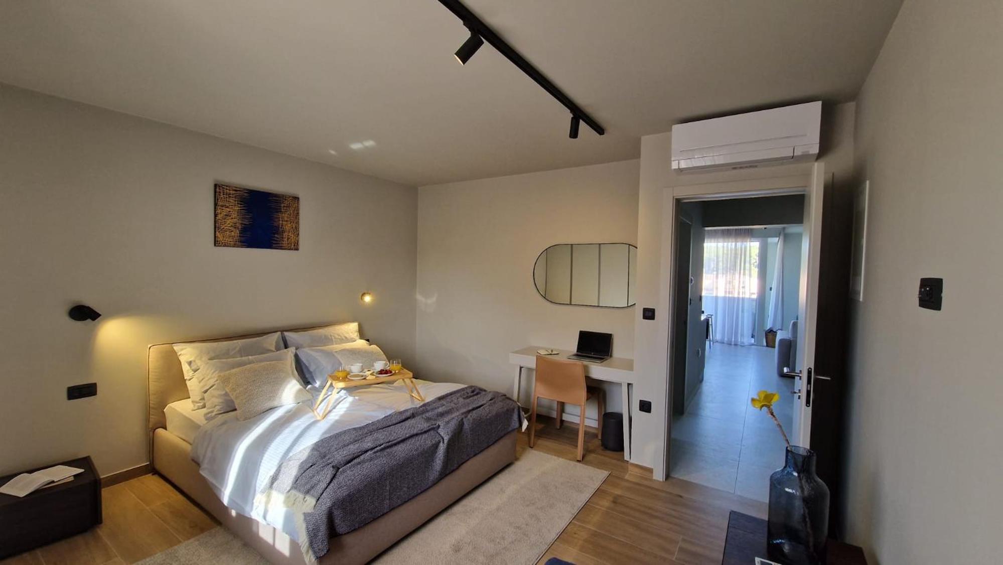 Apartment with Balcony photo 1