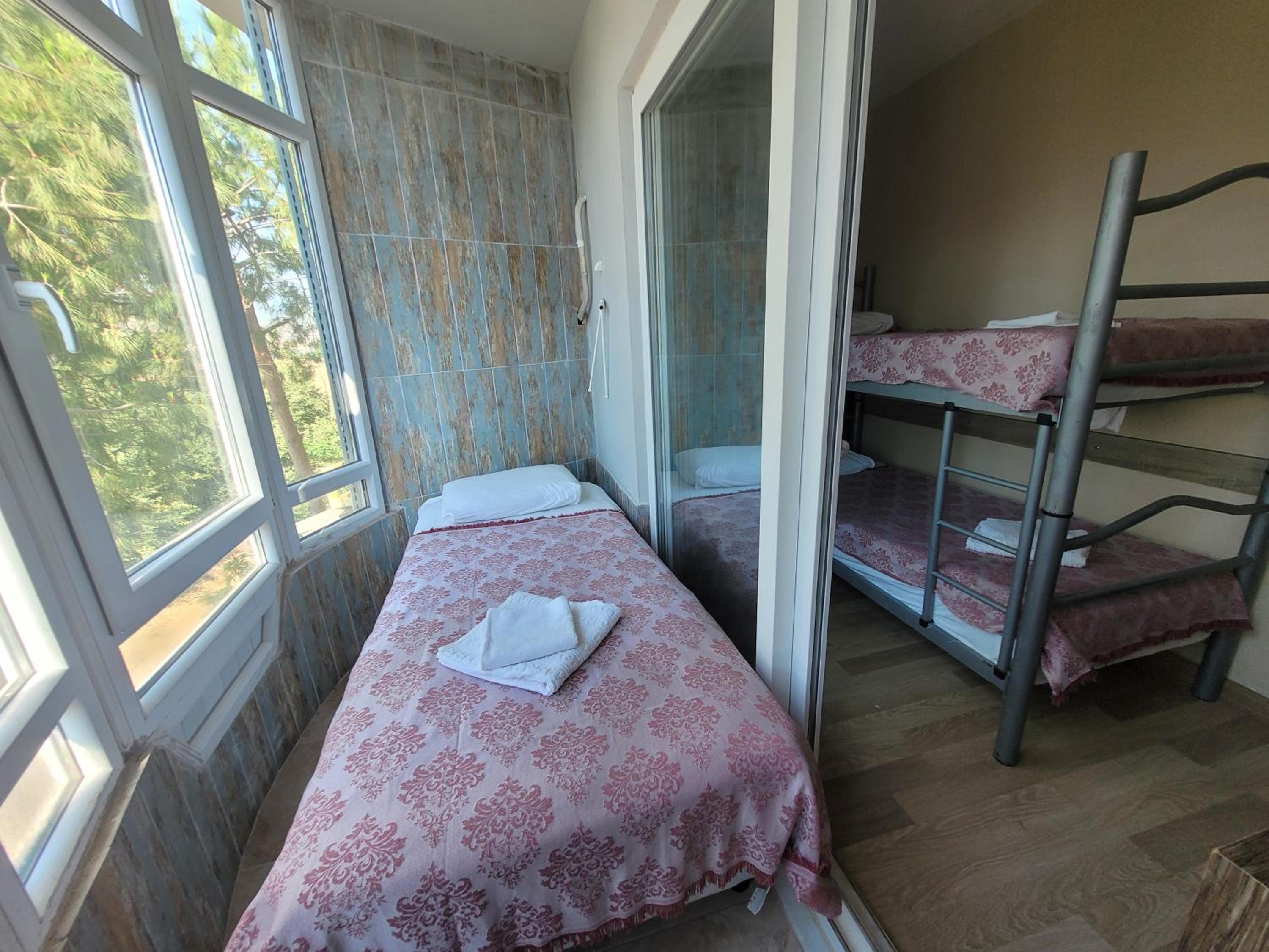 Small Twin Room photo 1
