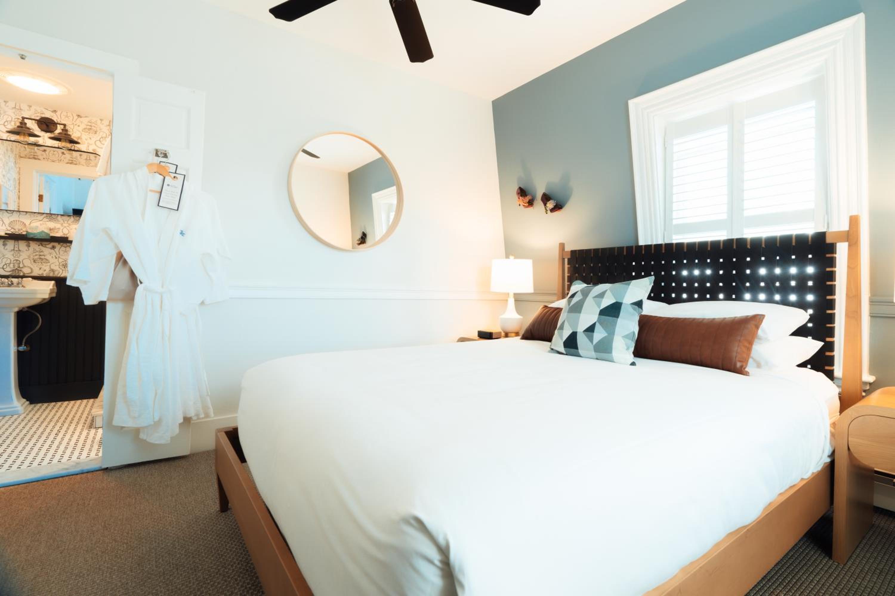 Standard Queen Room photo 2