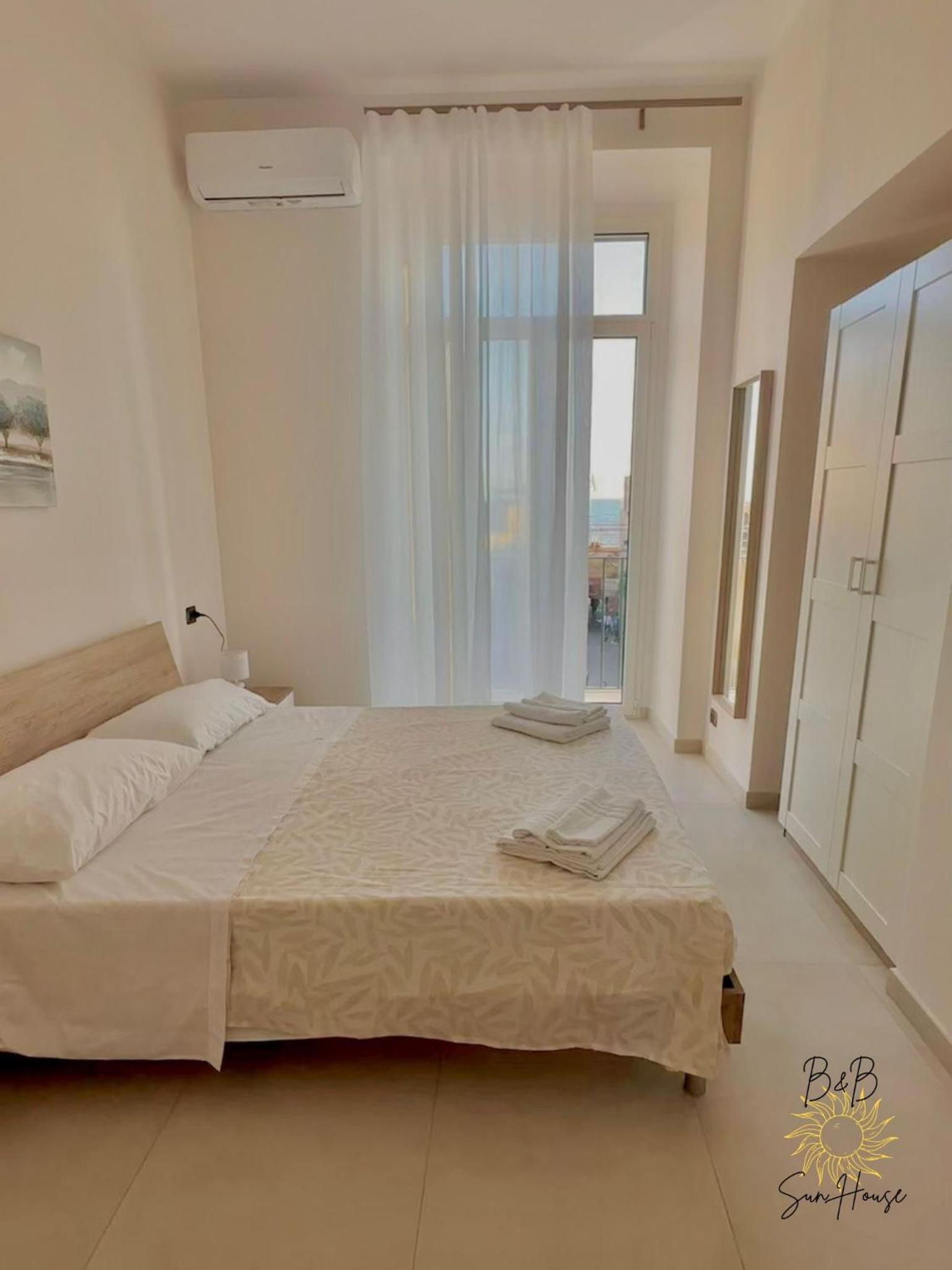 Two-Bedroom Deluxe Apartment with Balcony