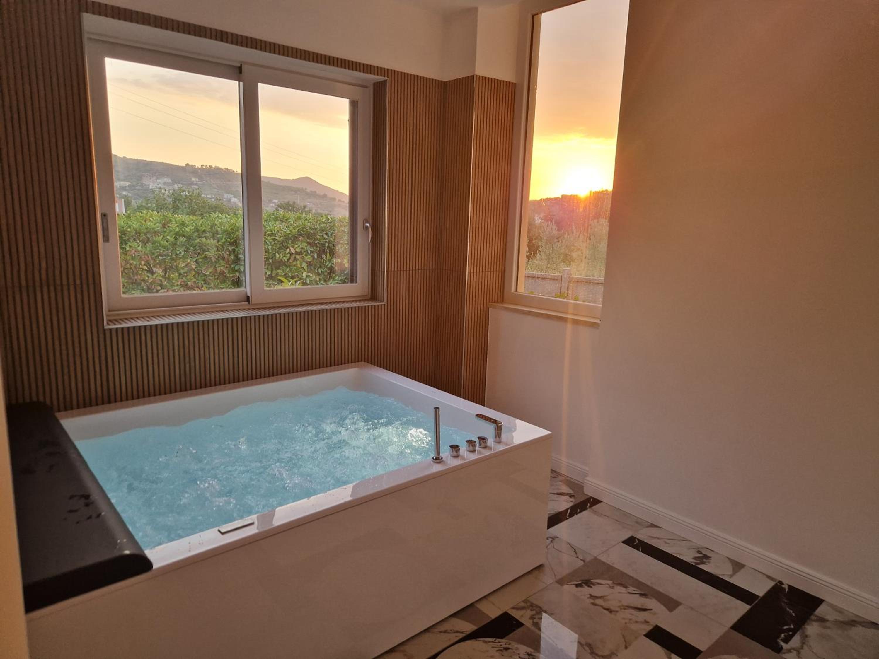 King Room with Spa Bath - Photo 11