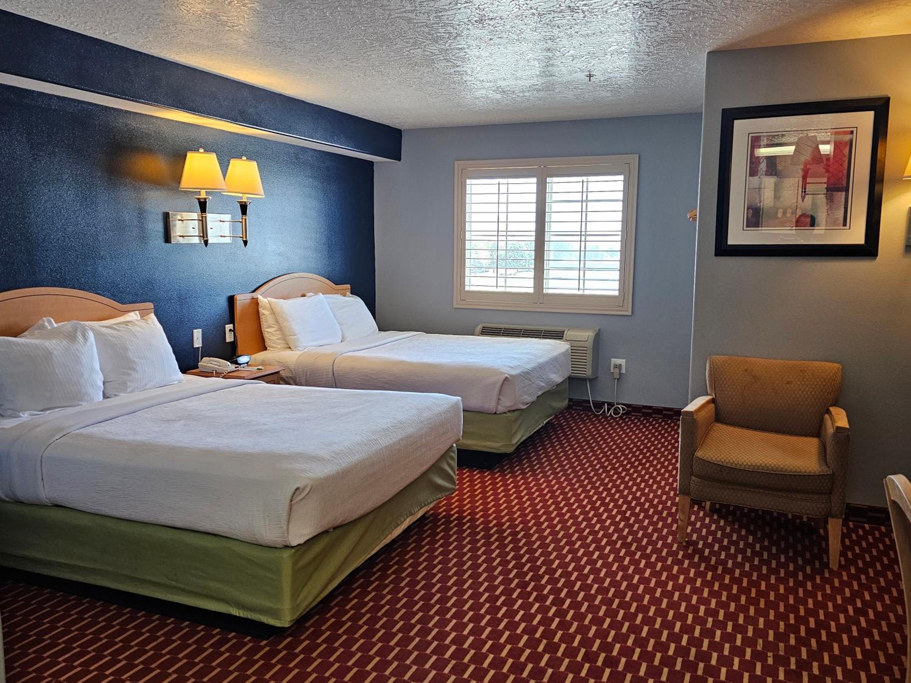 Queen Suite with Two Queen Beds - Non-Smoking - Photo 1