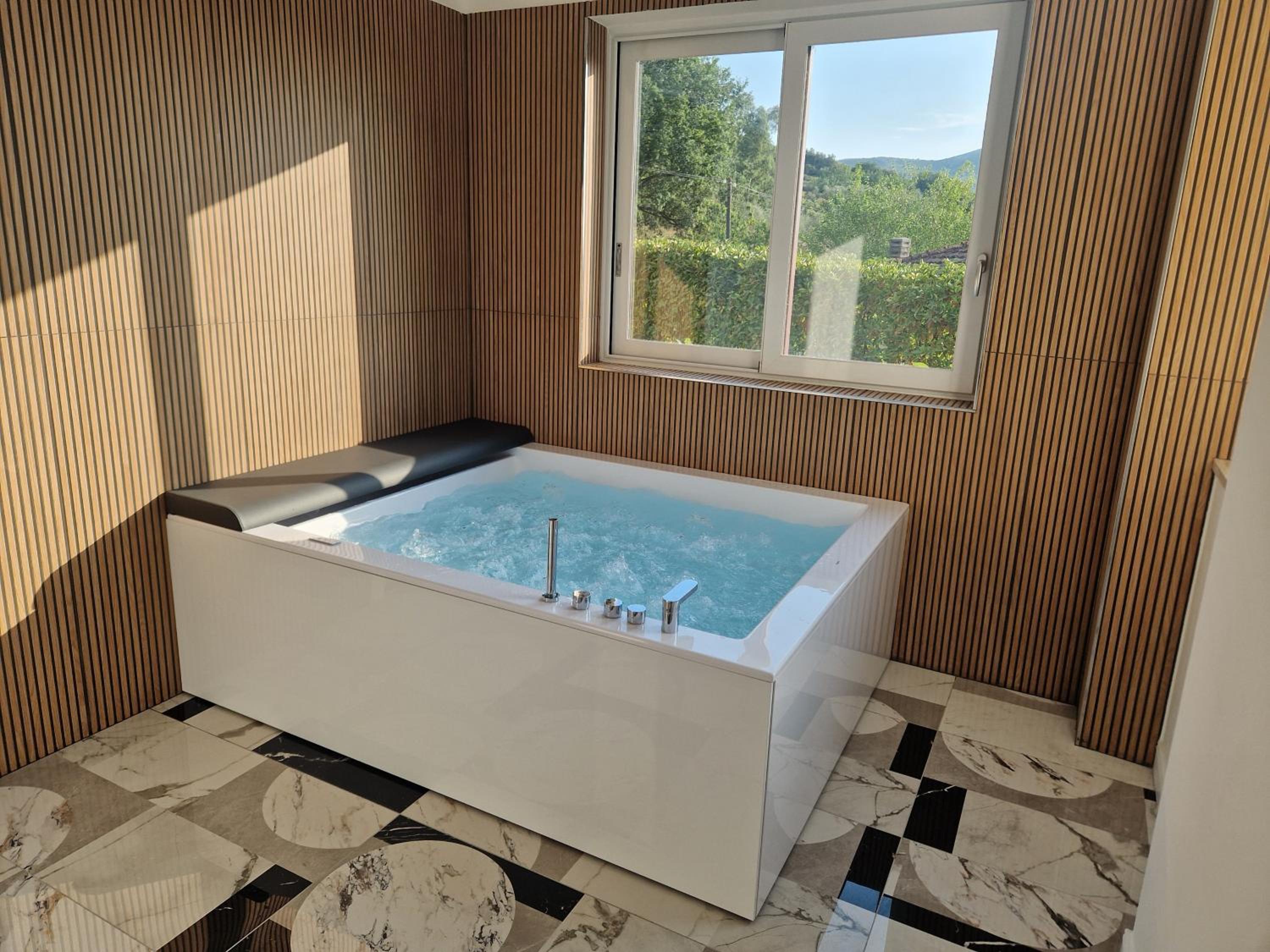 King Room with Spa Bath - Photo 2