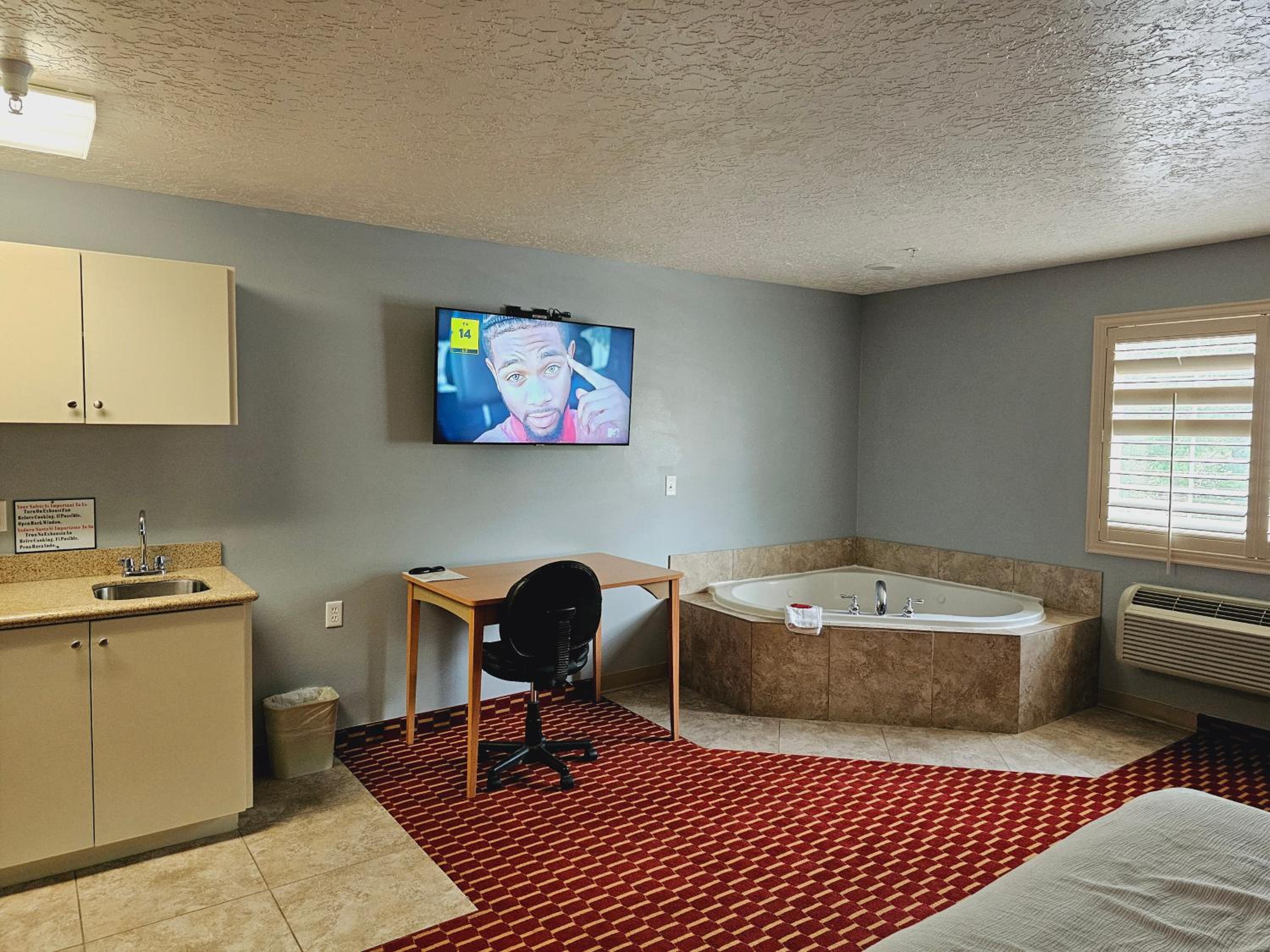 King Suite with Jacuzzi - Non-Smoking - Photo 9